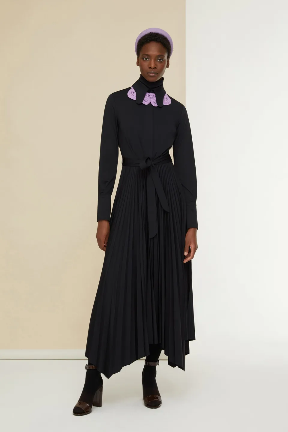 Patou DR075 robe chemise maxi plissée noire