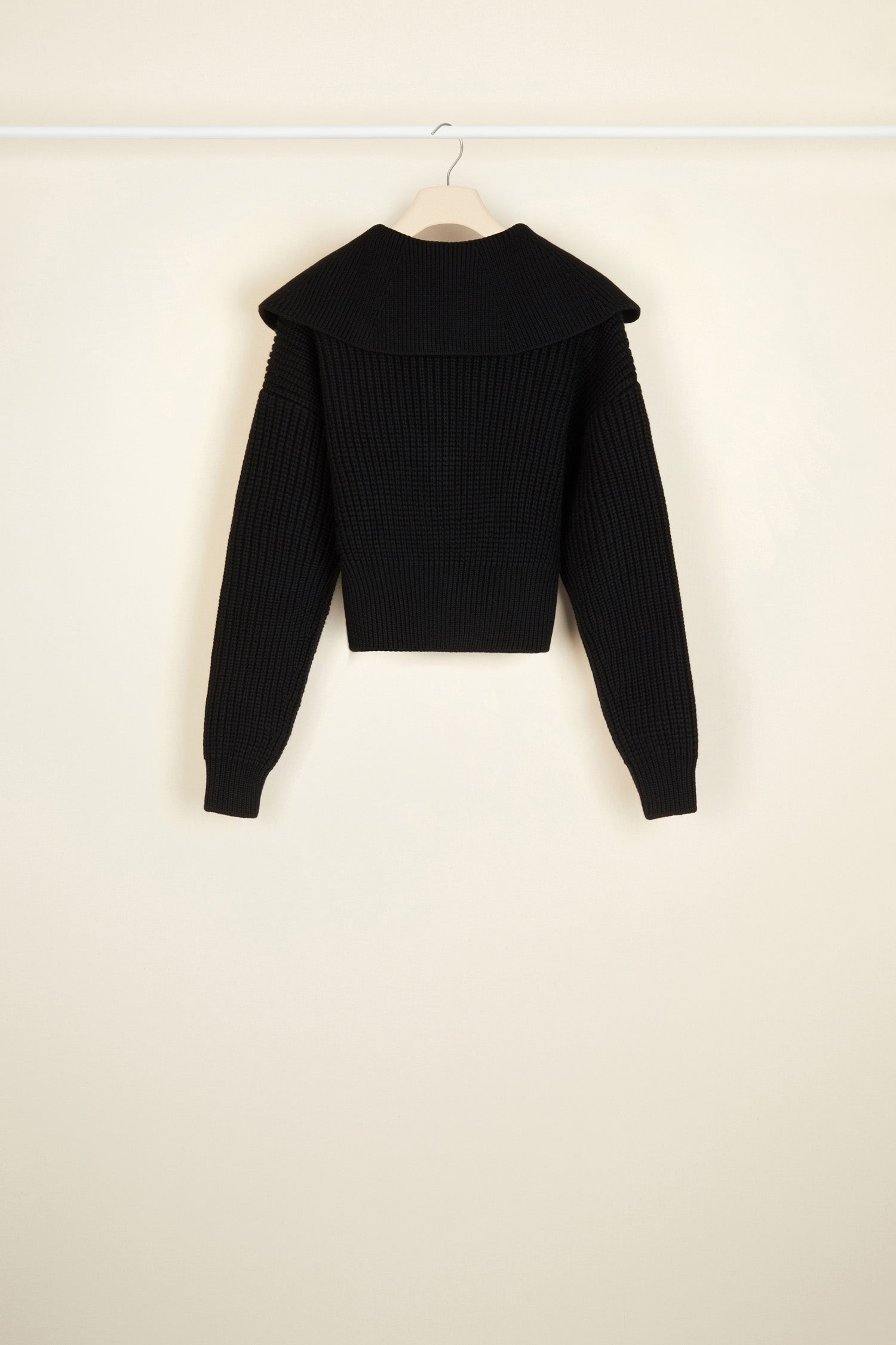 Patou KN039 pull laine noir col marin zippé court