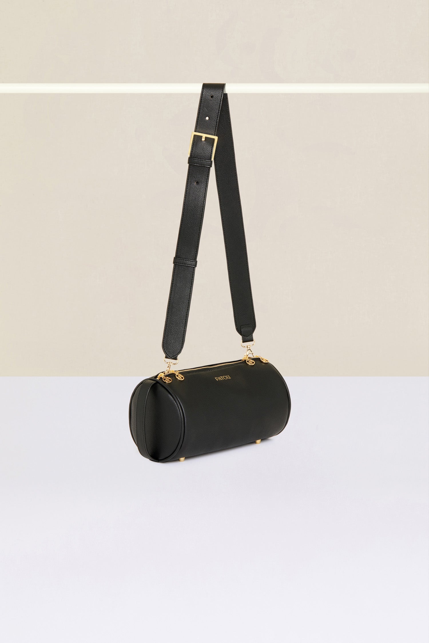 Patou AC008 sac barrel simili cuir noir TU bowling