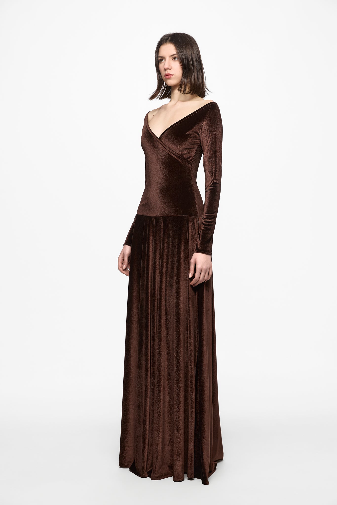 ATU Body Couture robe velours marron épaules nues sol