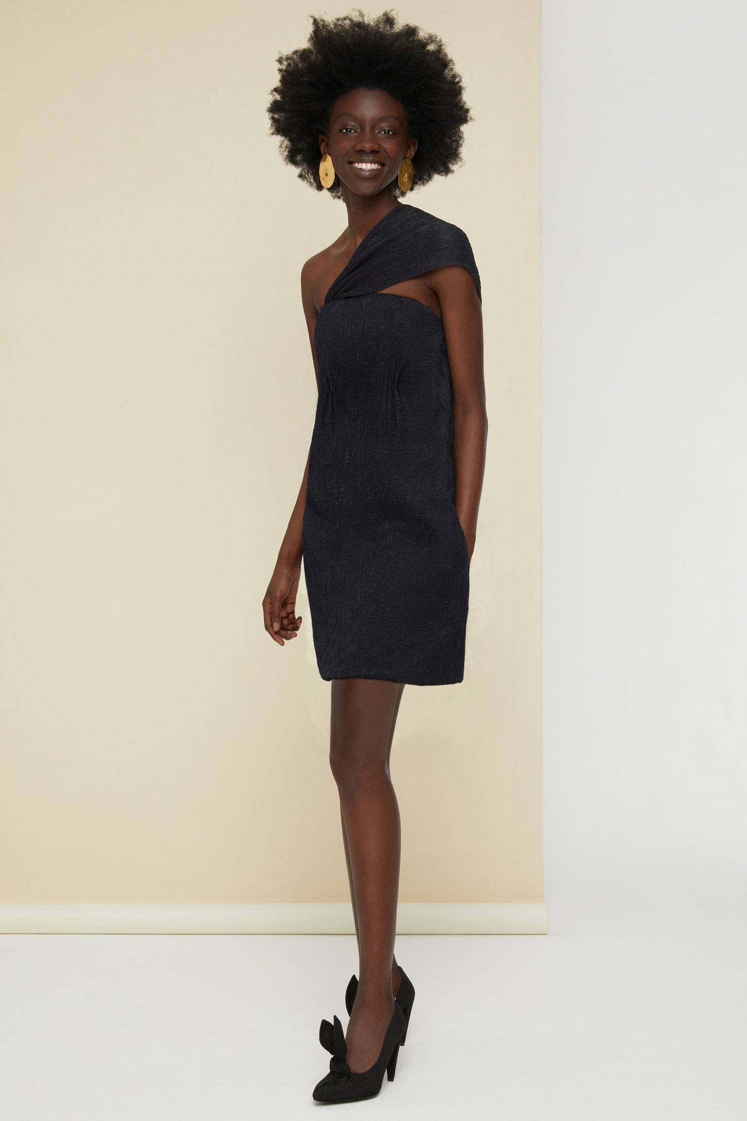 Patou E20DR0400049 robe noire asymétrique une-épaule
