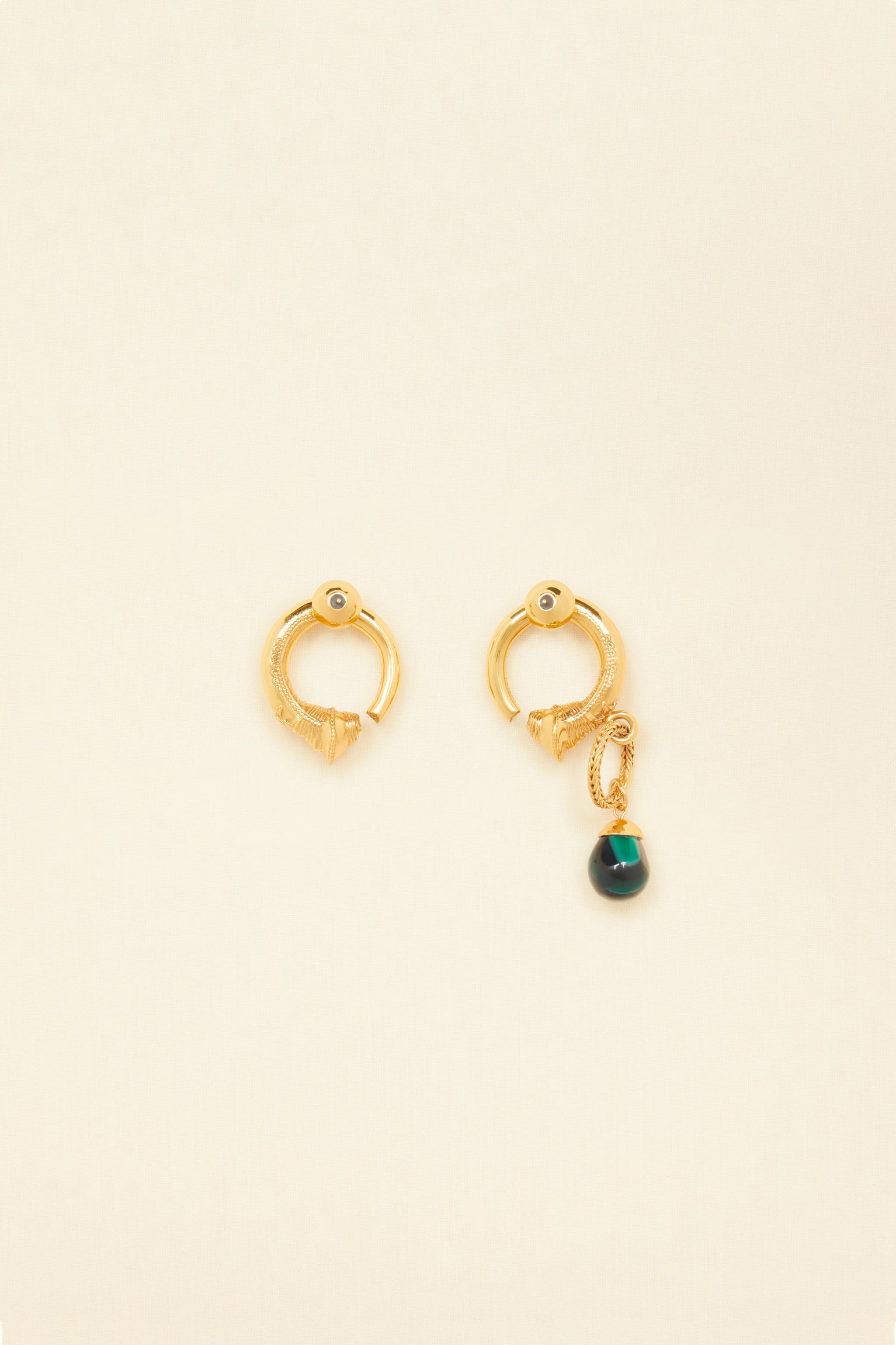 Patou A20JW0371002297G boucles laiton doré pierre asymétriques