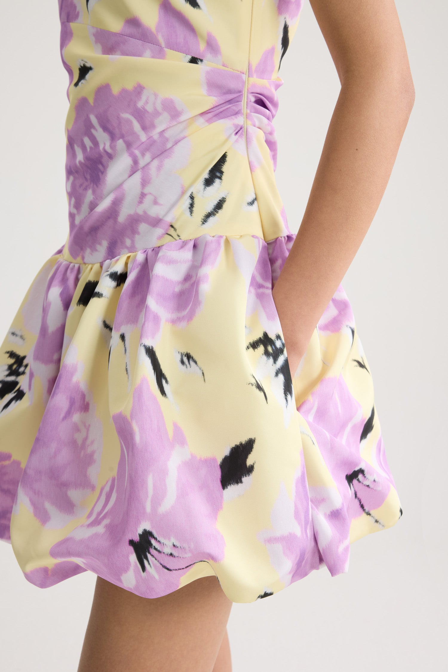 Patou DR171 robe mini asymétrique pivoine