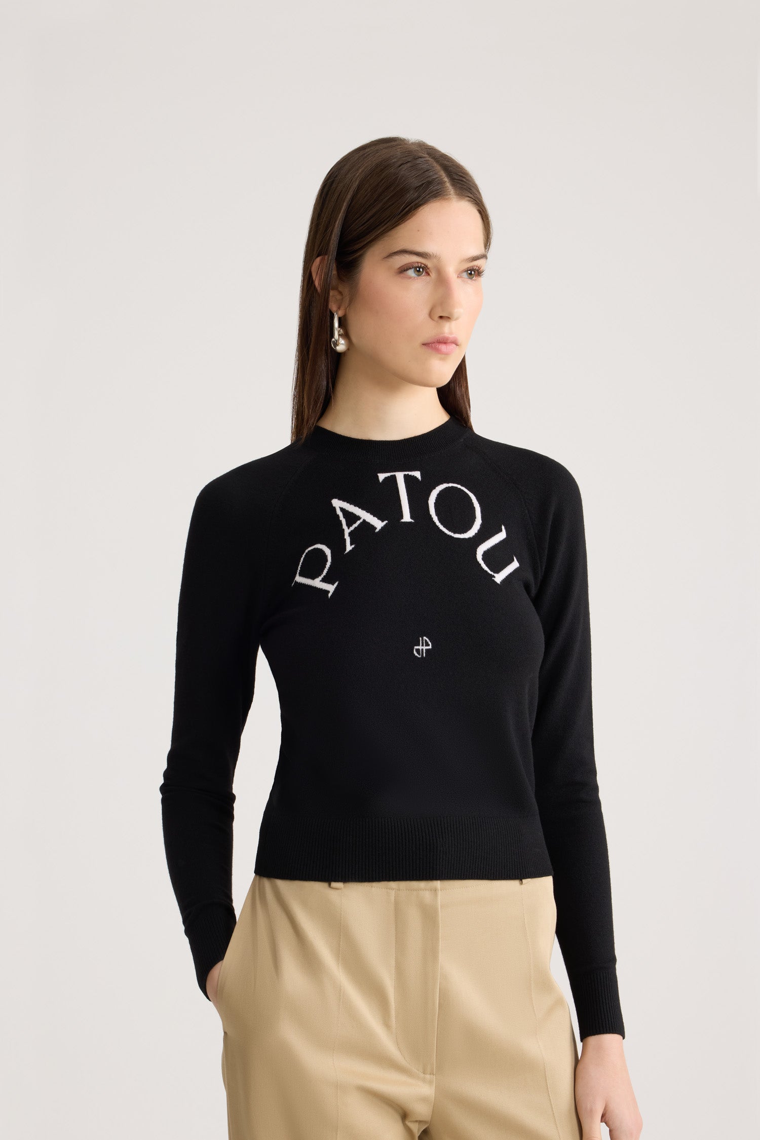 Patou KN110 pull laine Noire col rond logo jacquard