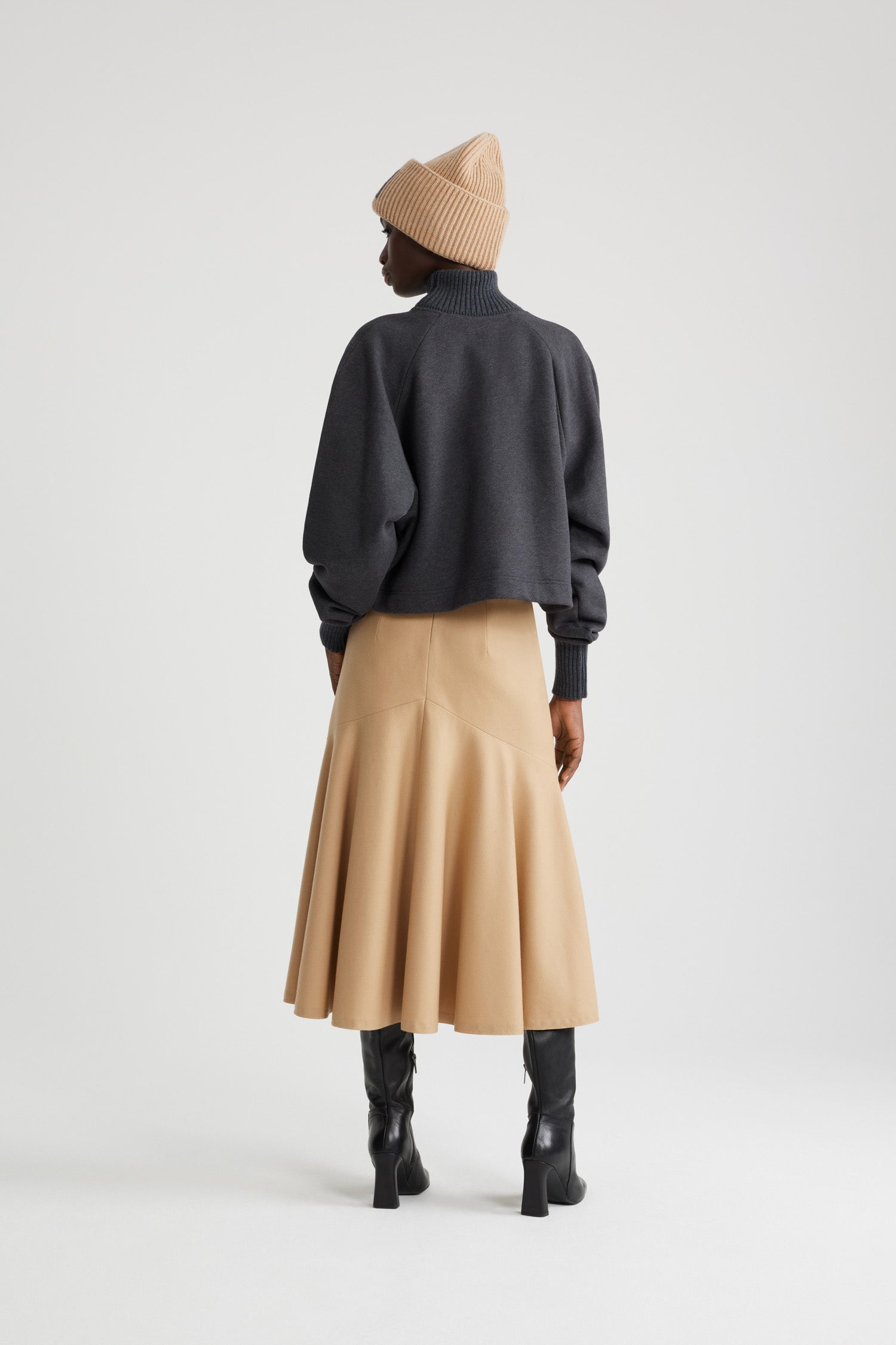 Patou SK069 jupe midi sirène gris sable laine