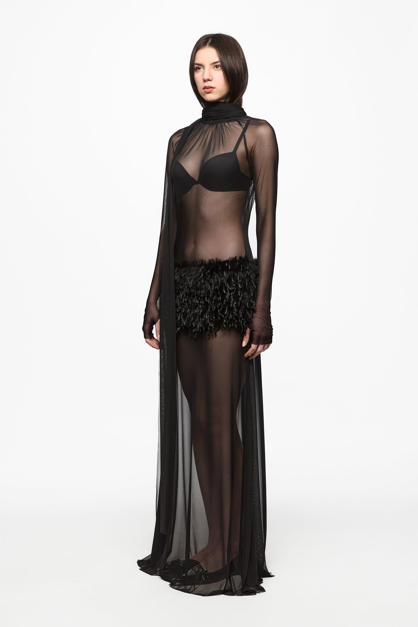 ATU Body Couture Sequins robe maxi noire plumes S