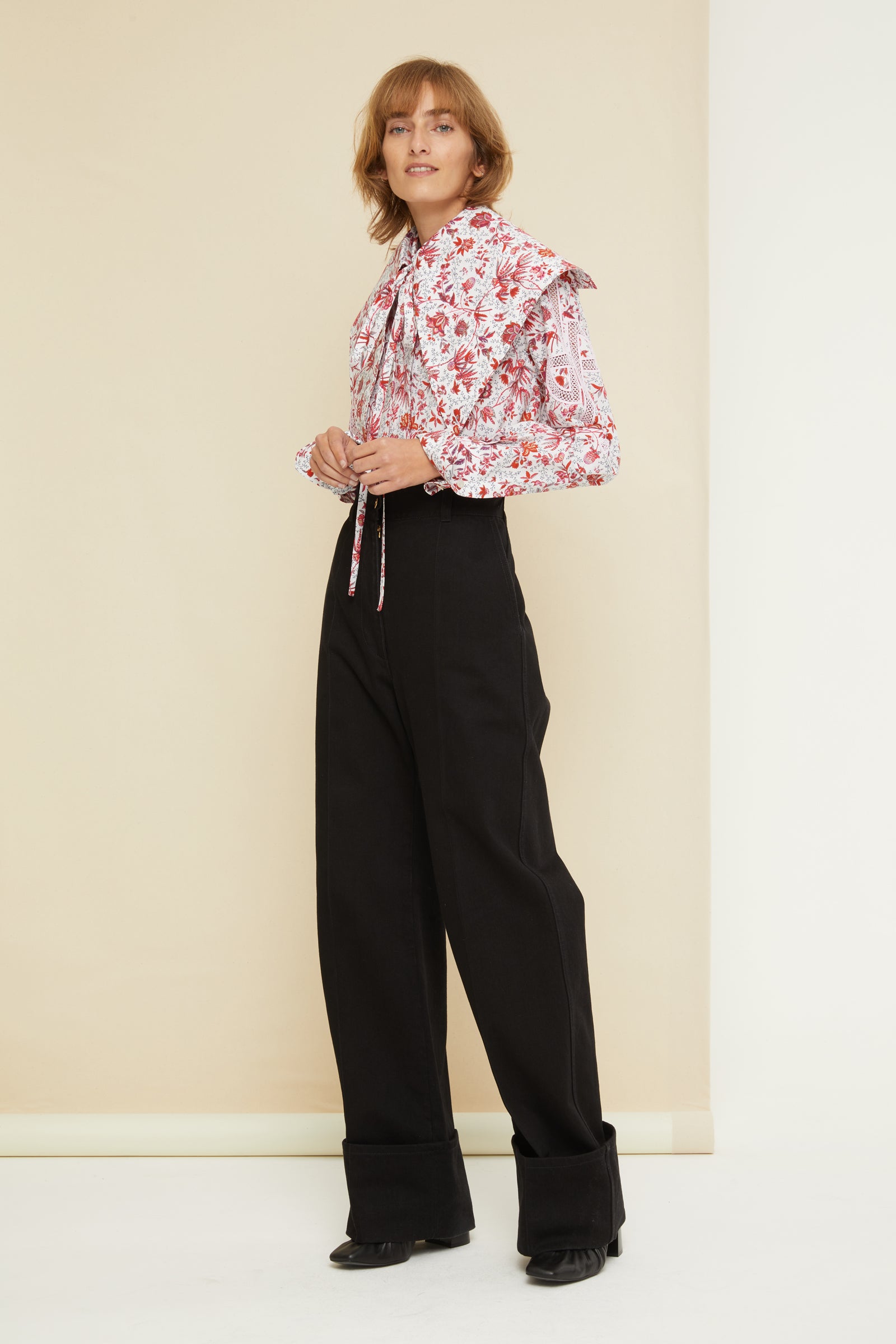 Patou TR013 jean large noir denim bio à revers