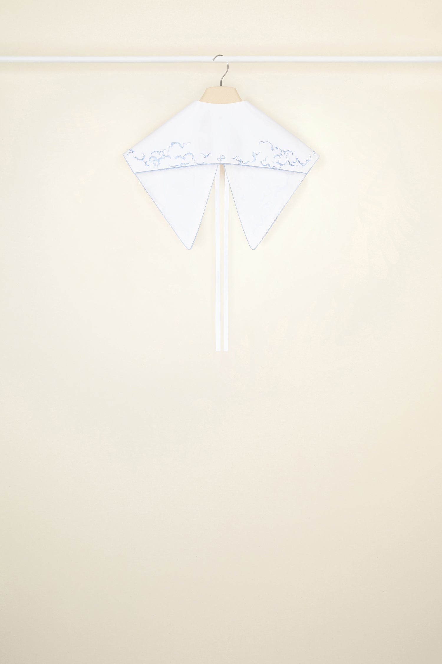 Patou AC033 col blanc coton bio brodé