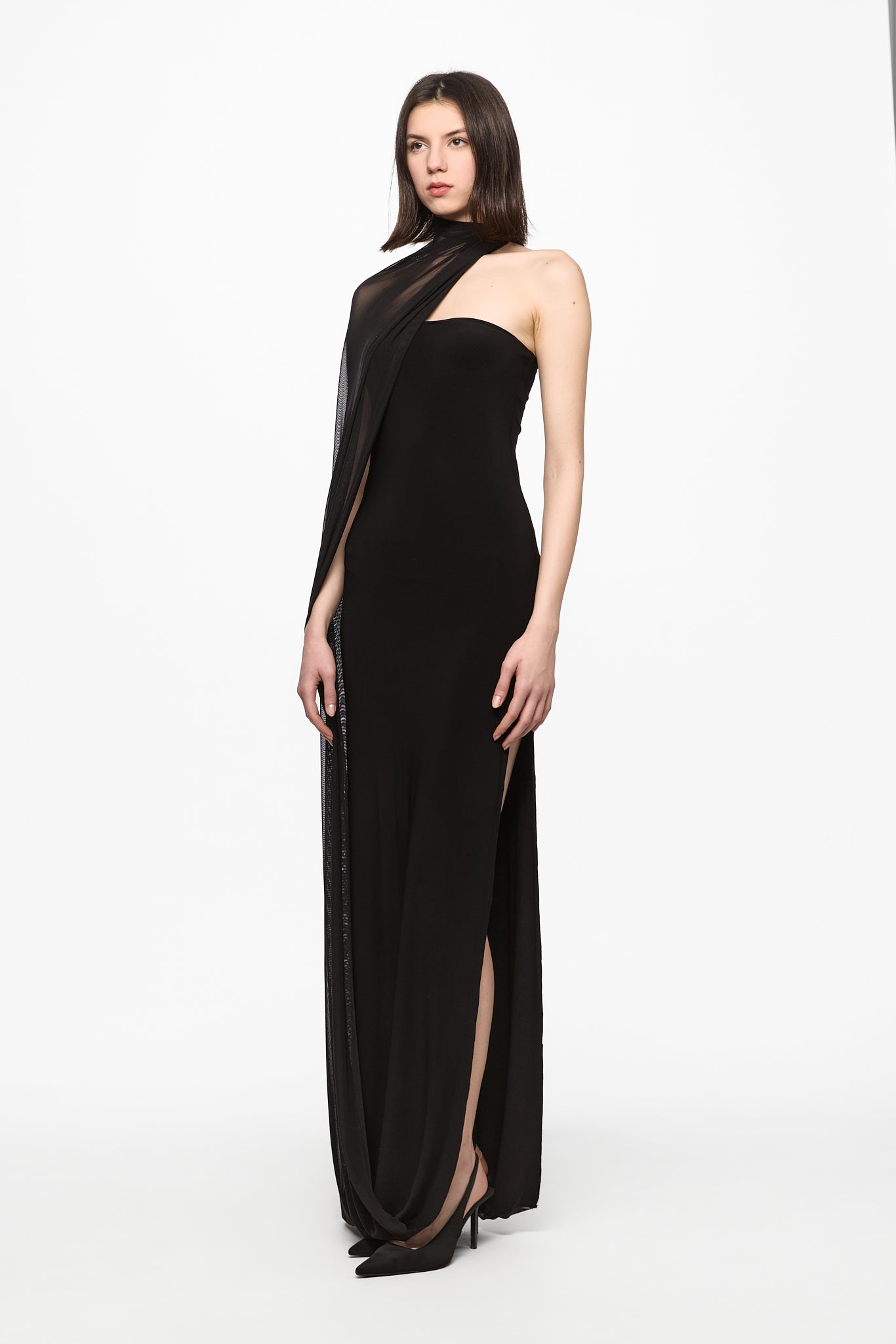 ATU Body Couture robe longue tube noire cape tulle à fente