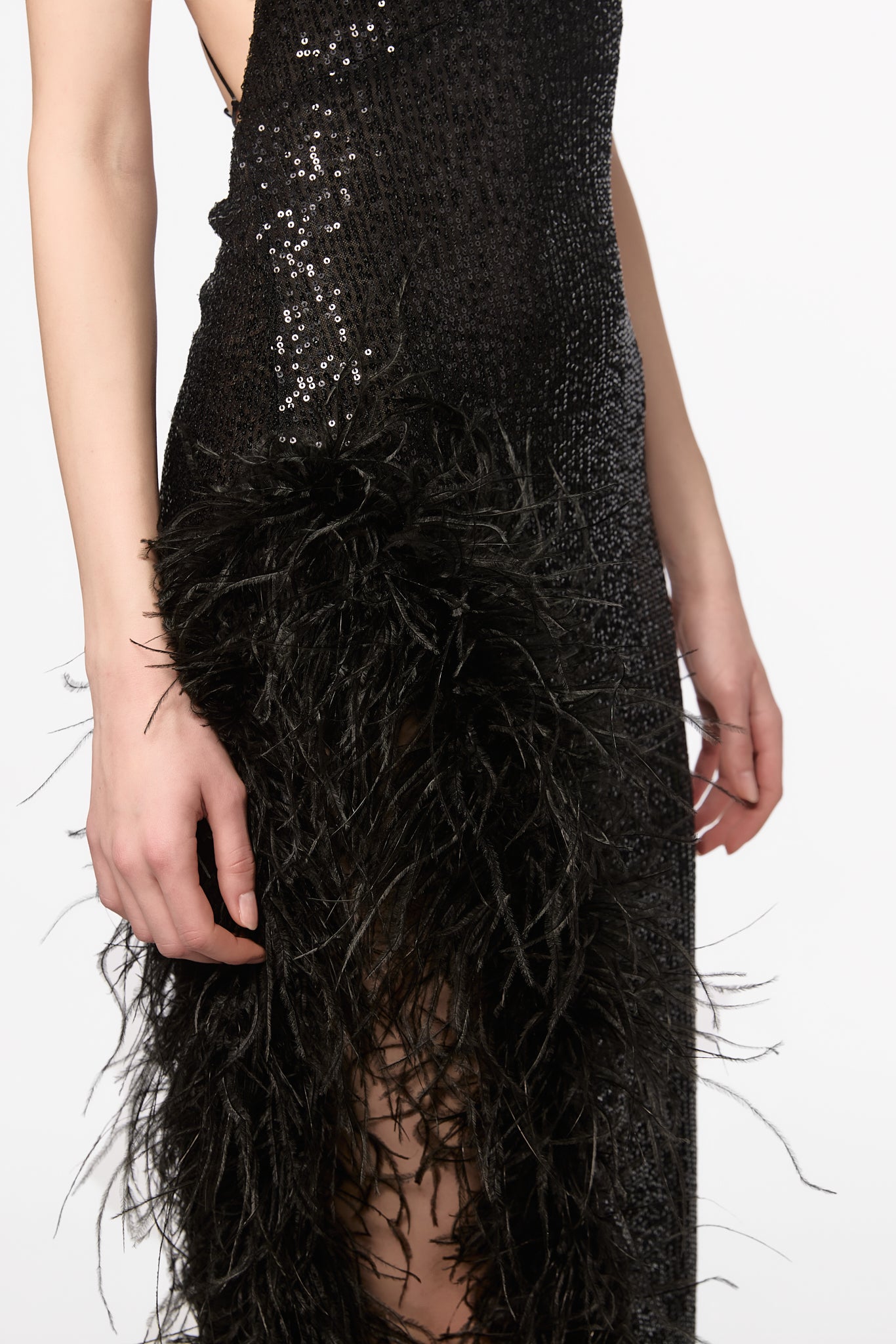 ATU Body Couture Feather-trim robe maxi sequins plumes noir