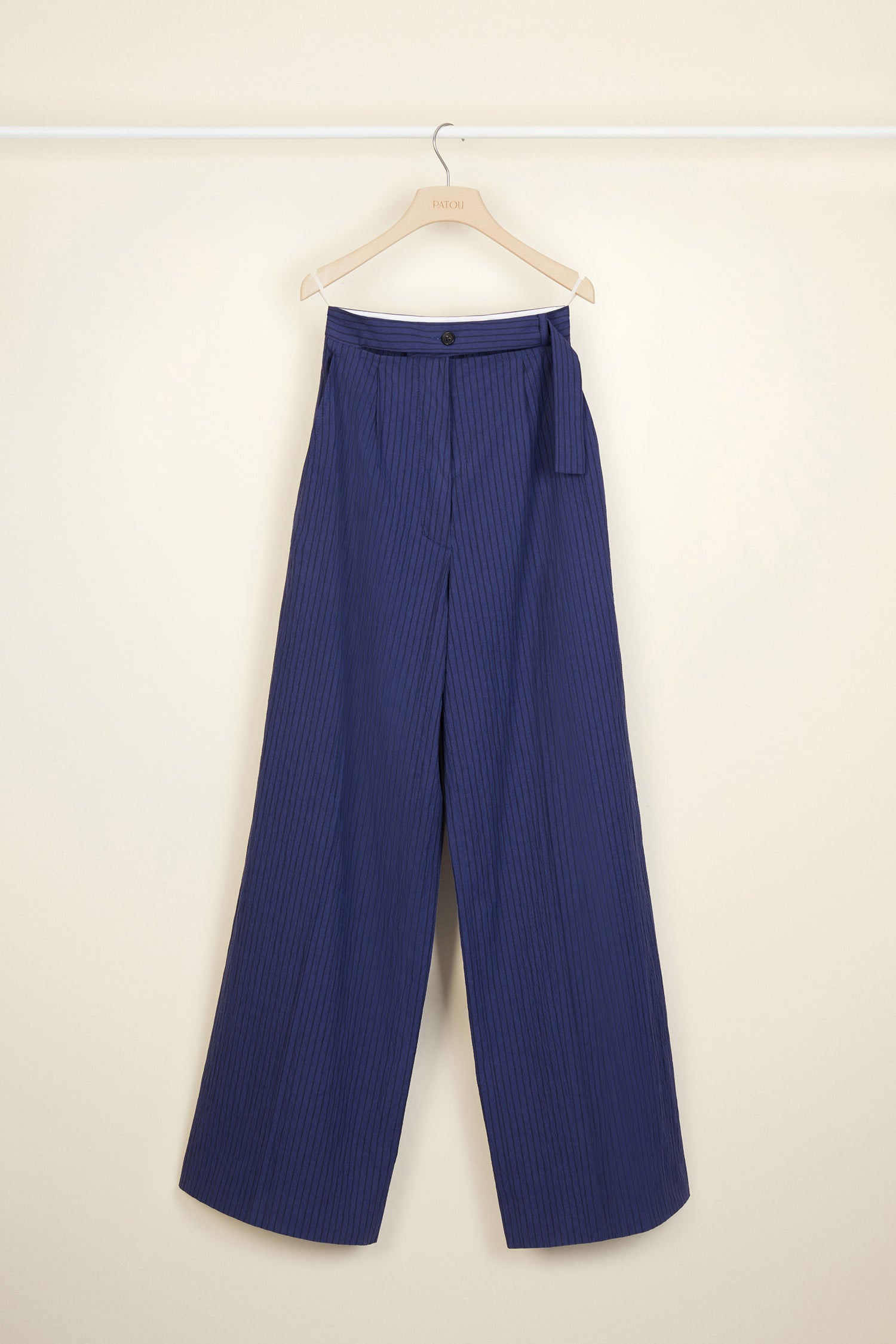 Patou TR005 pantalon large seersucker bleu persan ceinturé