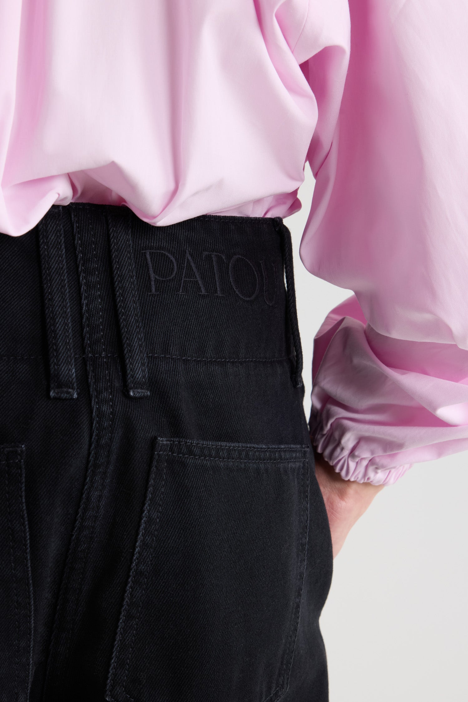 Patou TR044 pantalon jean denim bio noir ceinture large