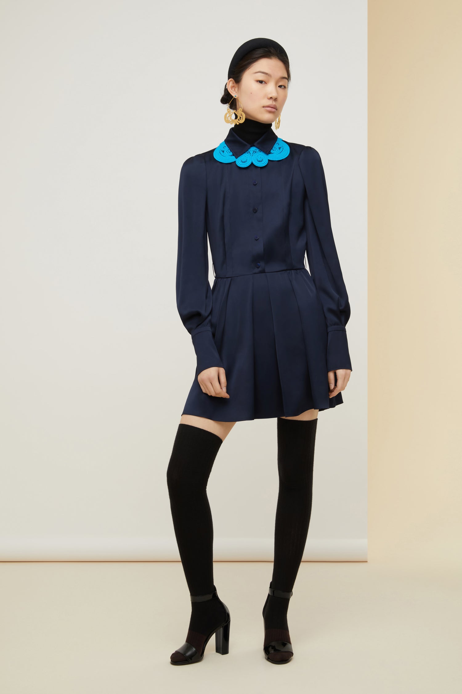 Patou DR081 robe chemise plissée satin bleu marine
