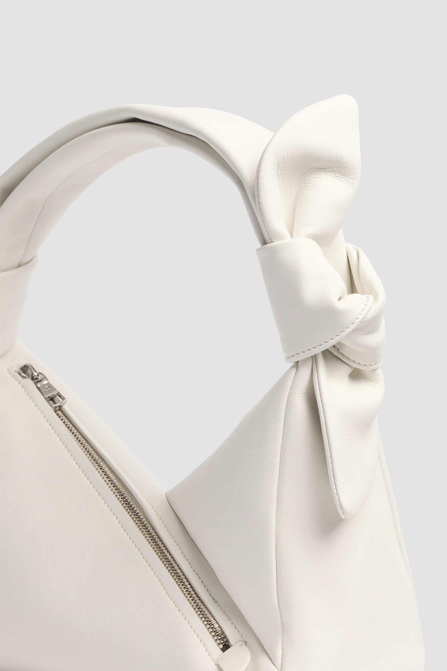 Patou P26BA0295047001S sac blanc cuir triangle