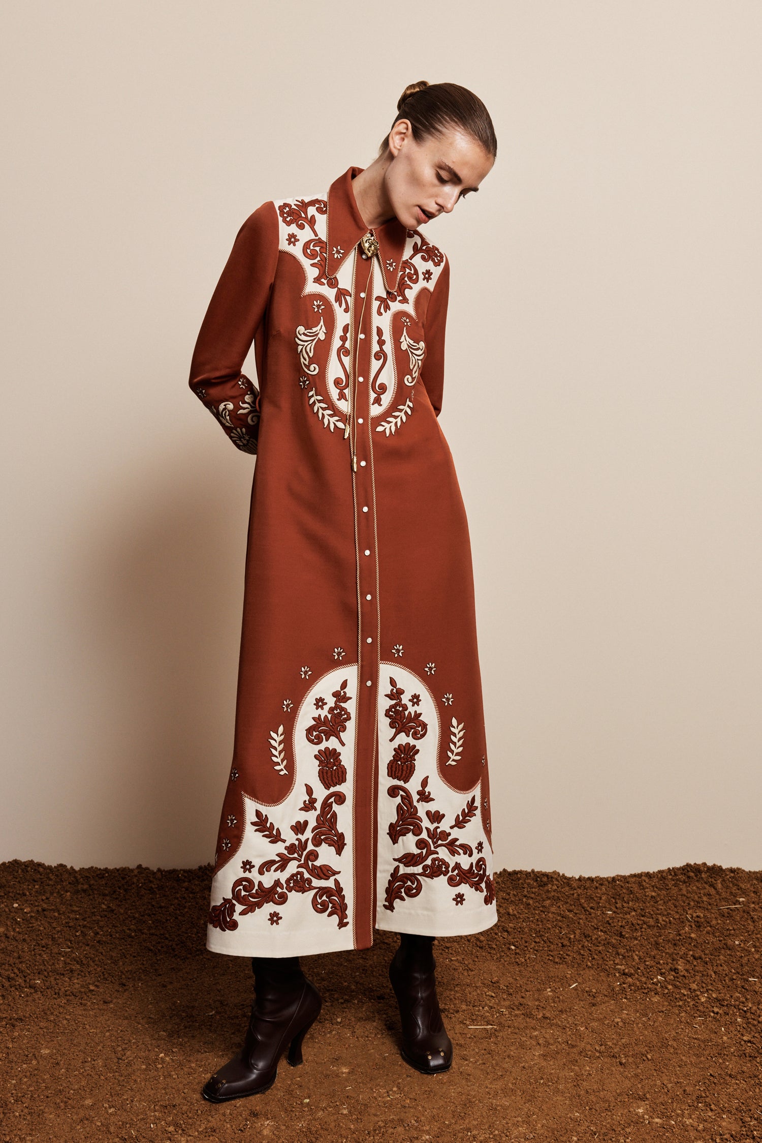 Alemaïs Duke Robe chemise midi brodée laine
