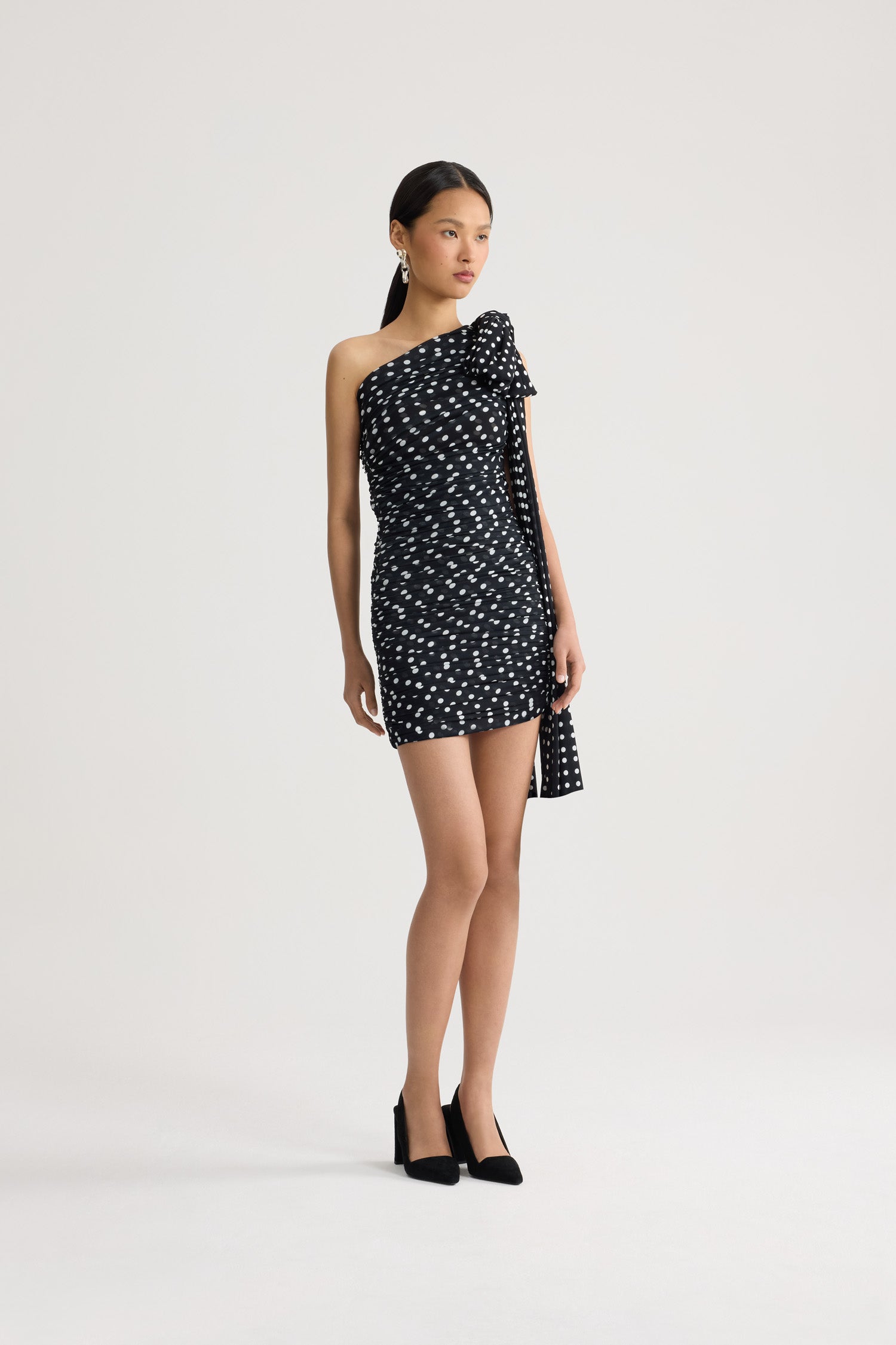 Patou DR232 robe drapée asymétrique pois bleu nuit