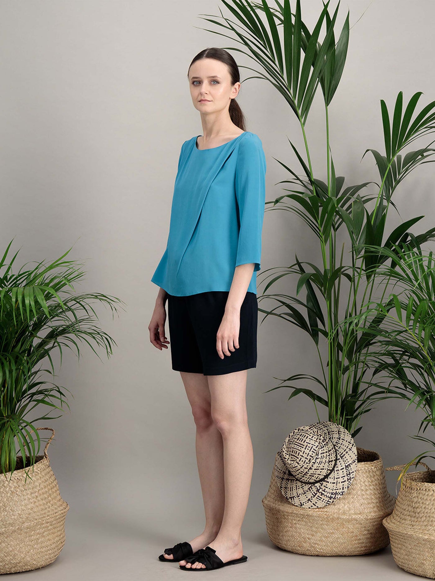 Anahide Saint André Idea top soie bleu canard gaufrée