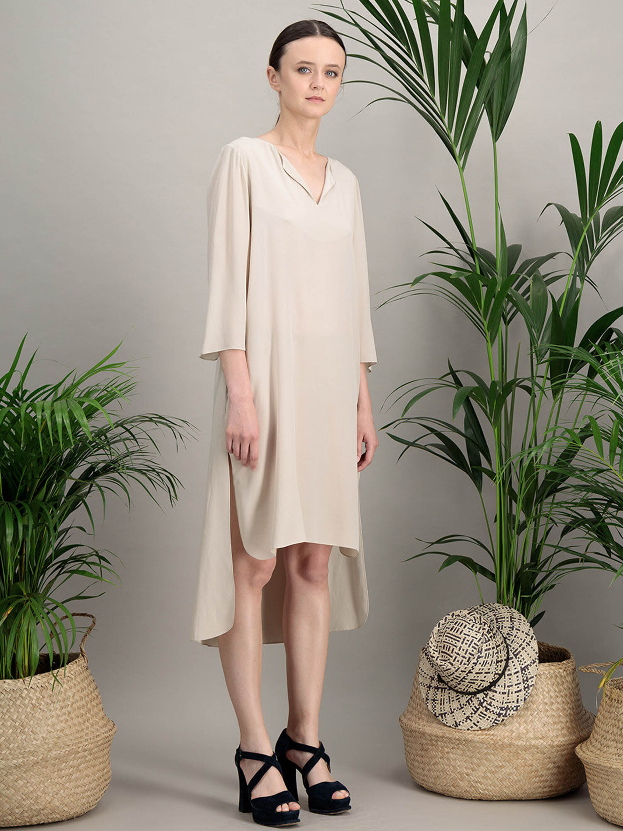 Anahide Saint André Kurta robe soie blanc sable longue