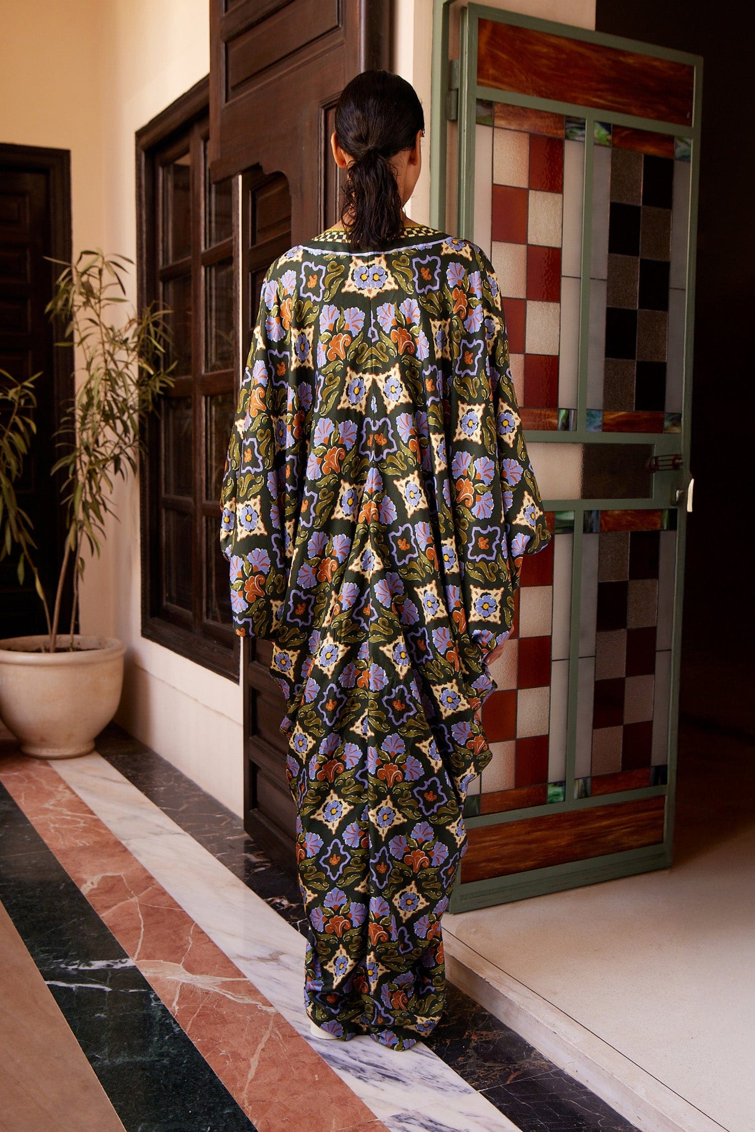 Alemäis Cece V Neck Silk Midi robe midi soie col V