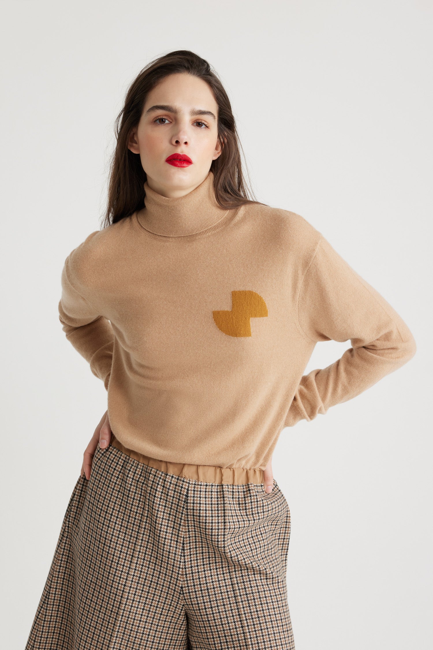 Patou JP KN183 pull col roulé beige Biscuit