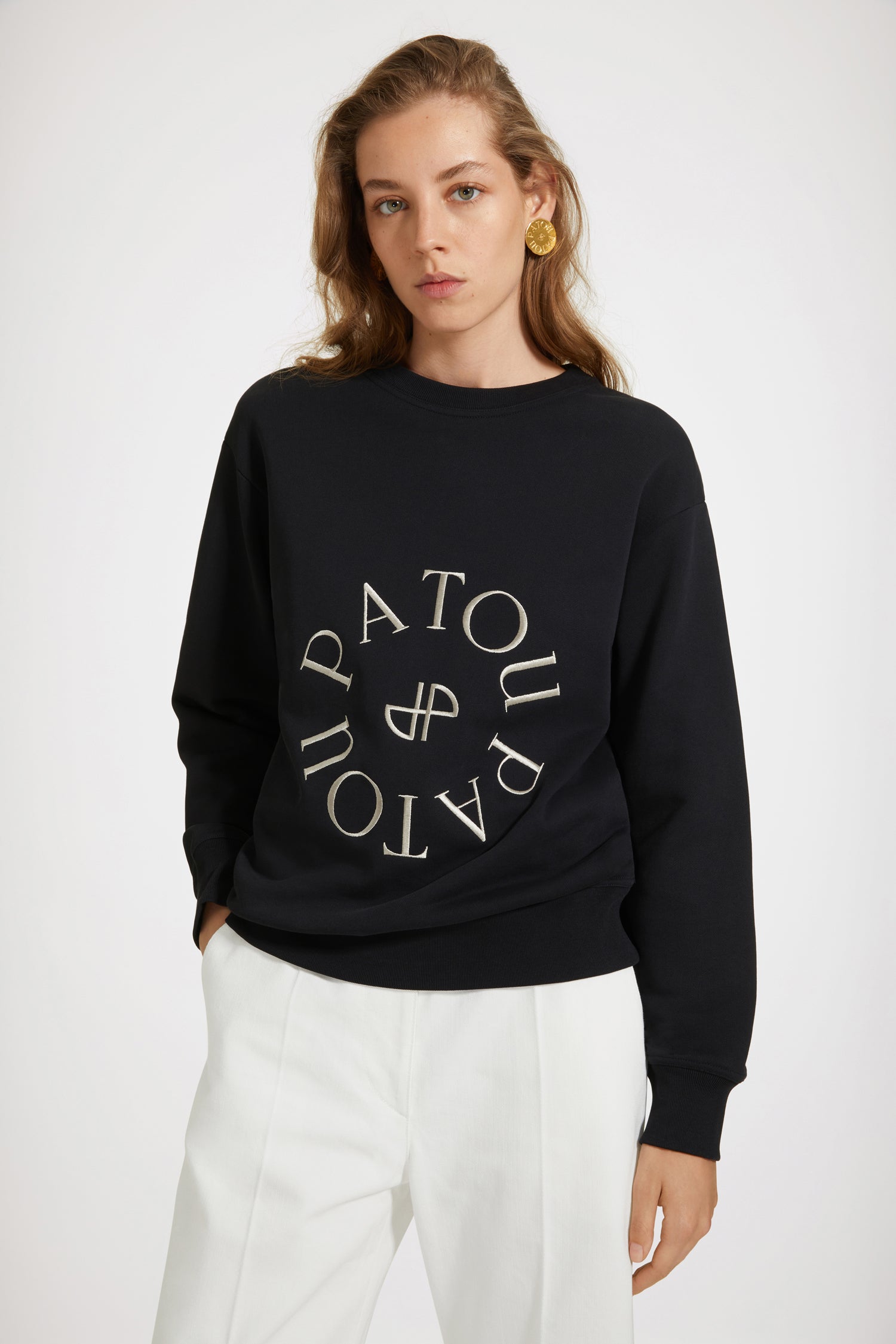 Patou P23JE070 sweat coton bio noir médaillon