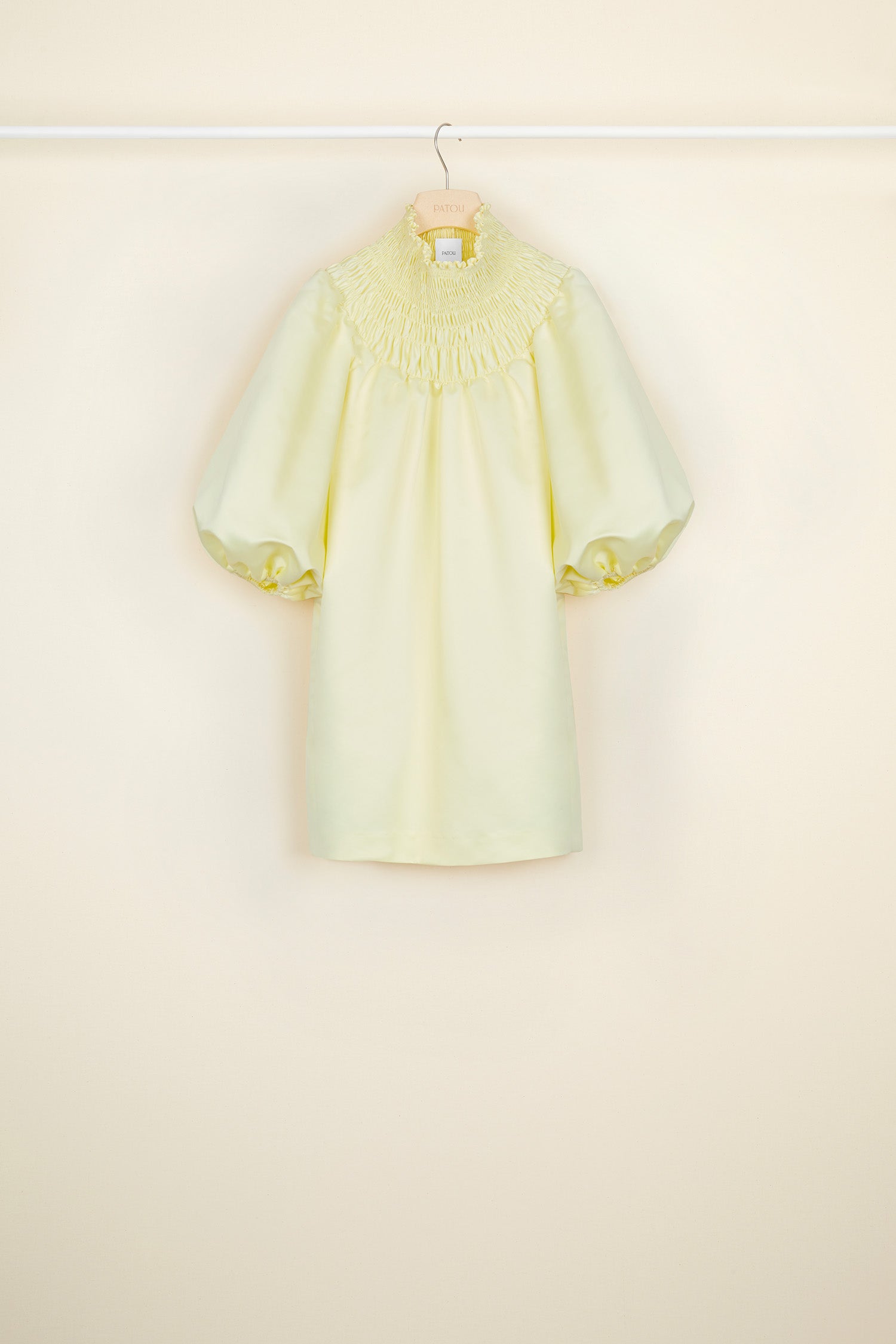 Patou DR023 Mini Robe Satin Jaune Paille Col Smocké
