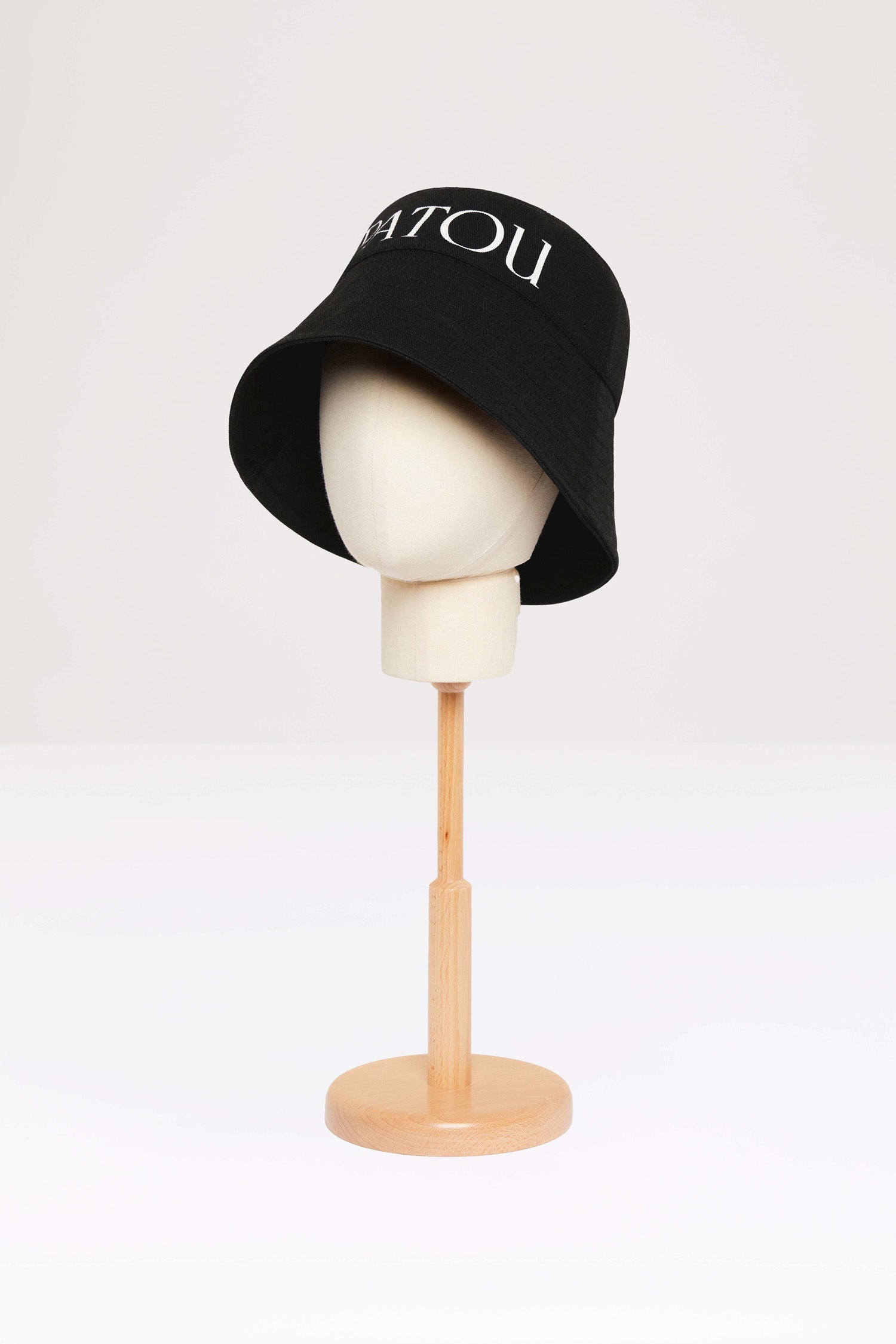 Patou AC027 Bob Coton Bio Noir Logo Blanc