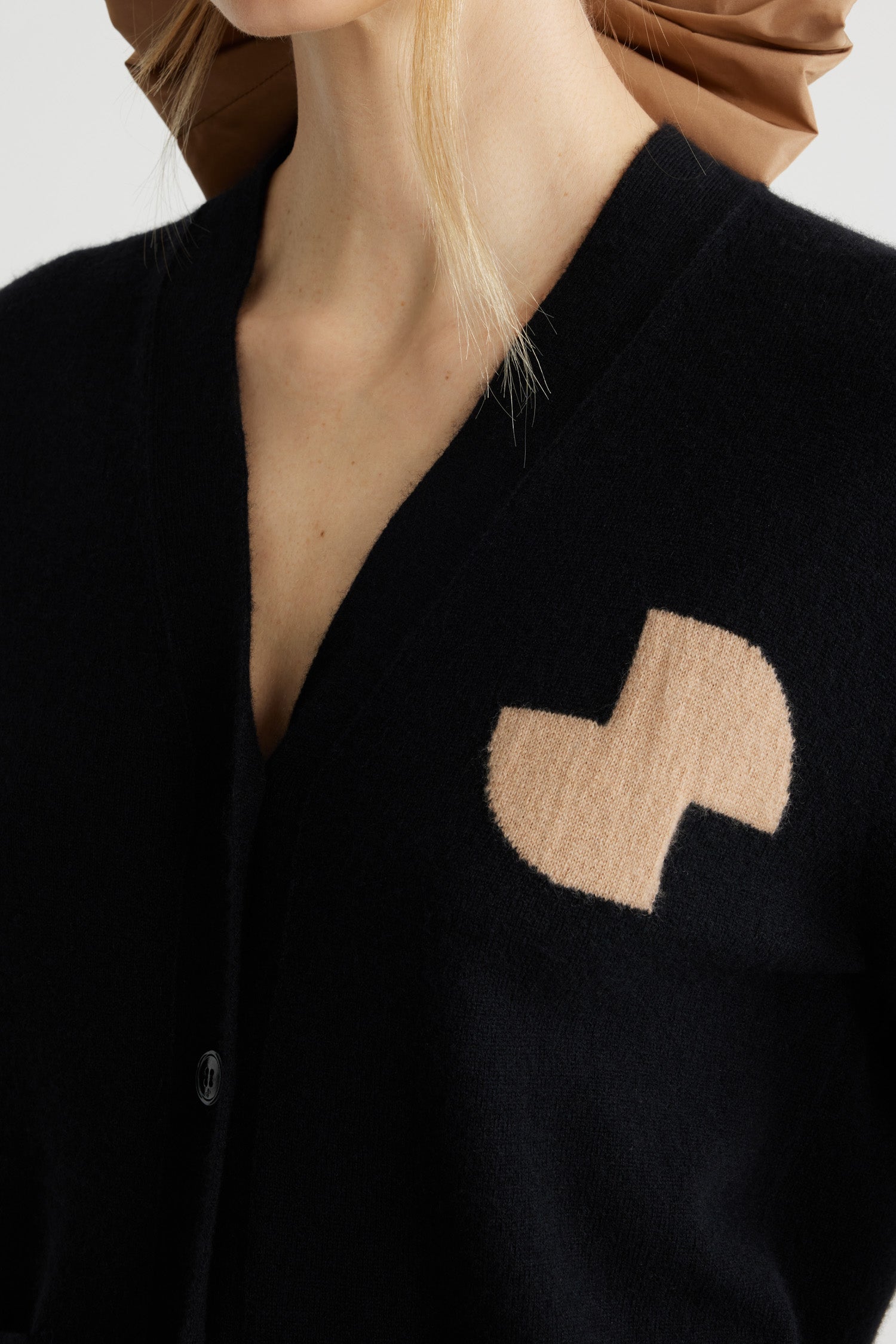 Patou Knitwear KN218 cardigan cachemire noir