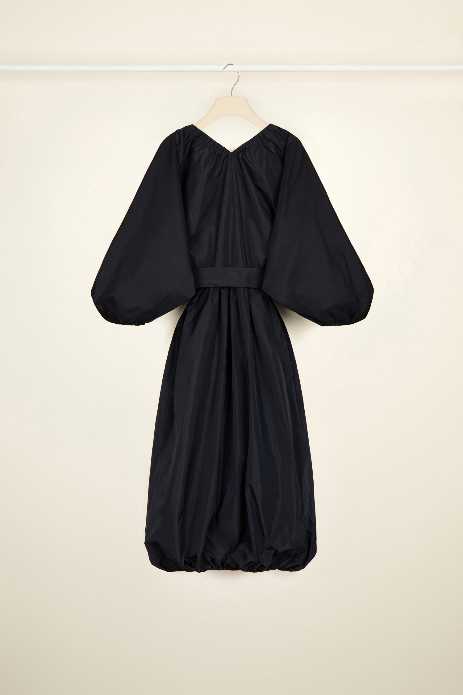 Patou DR085 robe maxi ceinturée bleu nuit faille