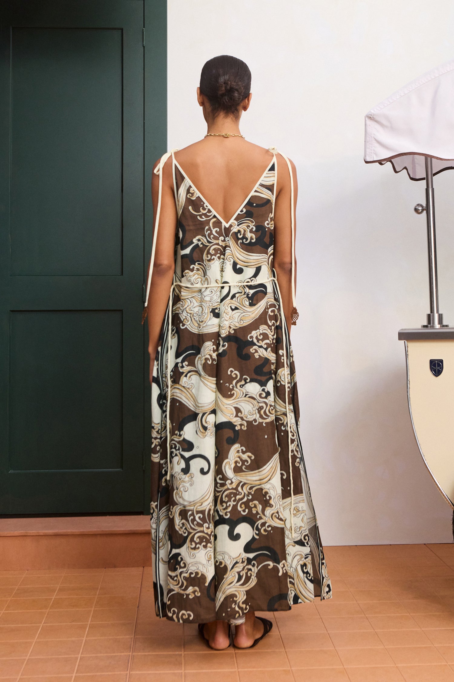 Alemaïs Otis robe midi ramie col V vagues