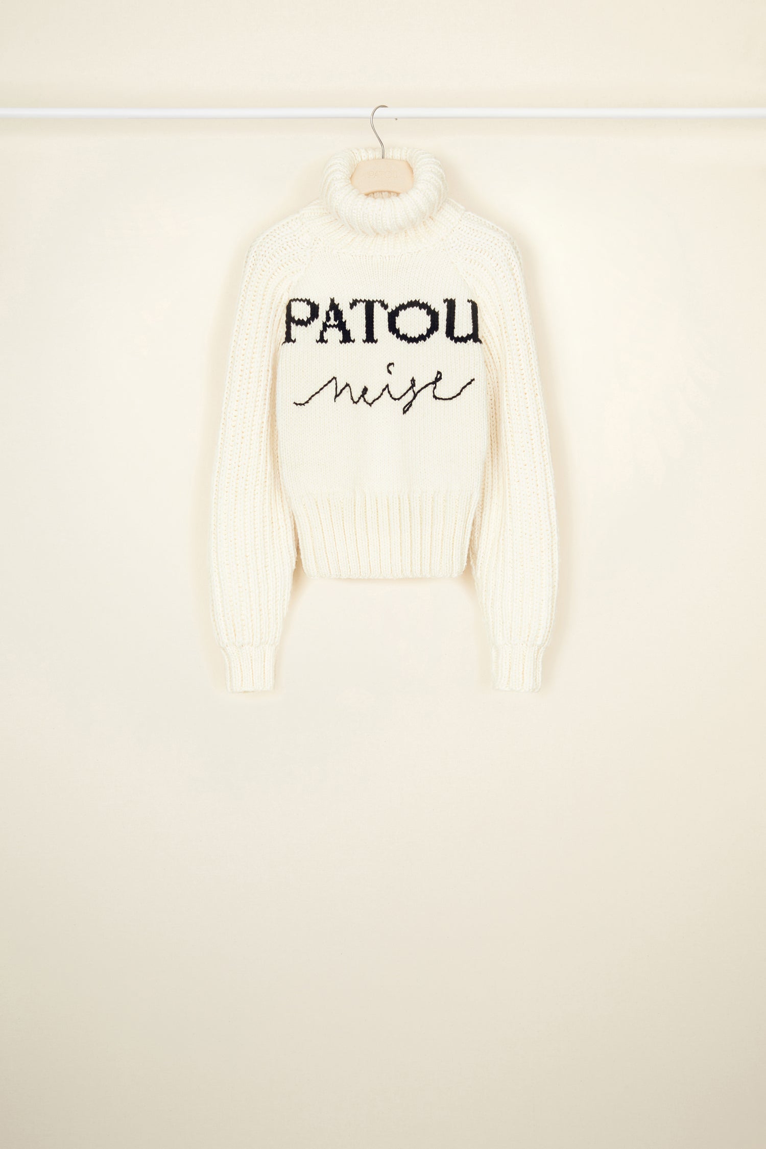 Patou KN082 pull ivoire mérinos col roulé cropped