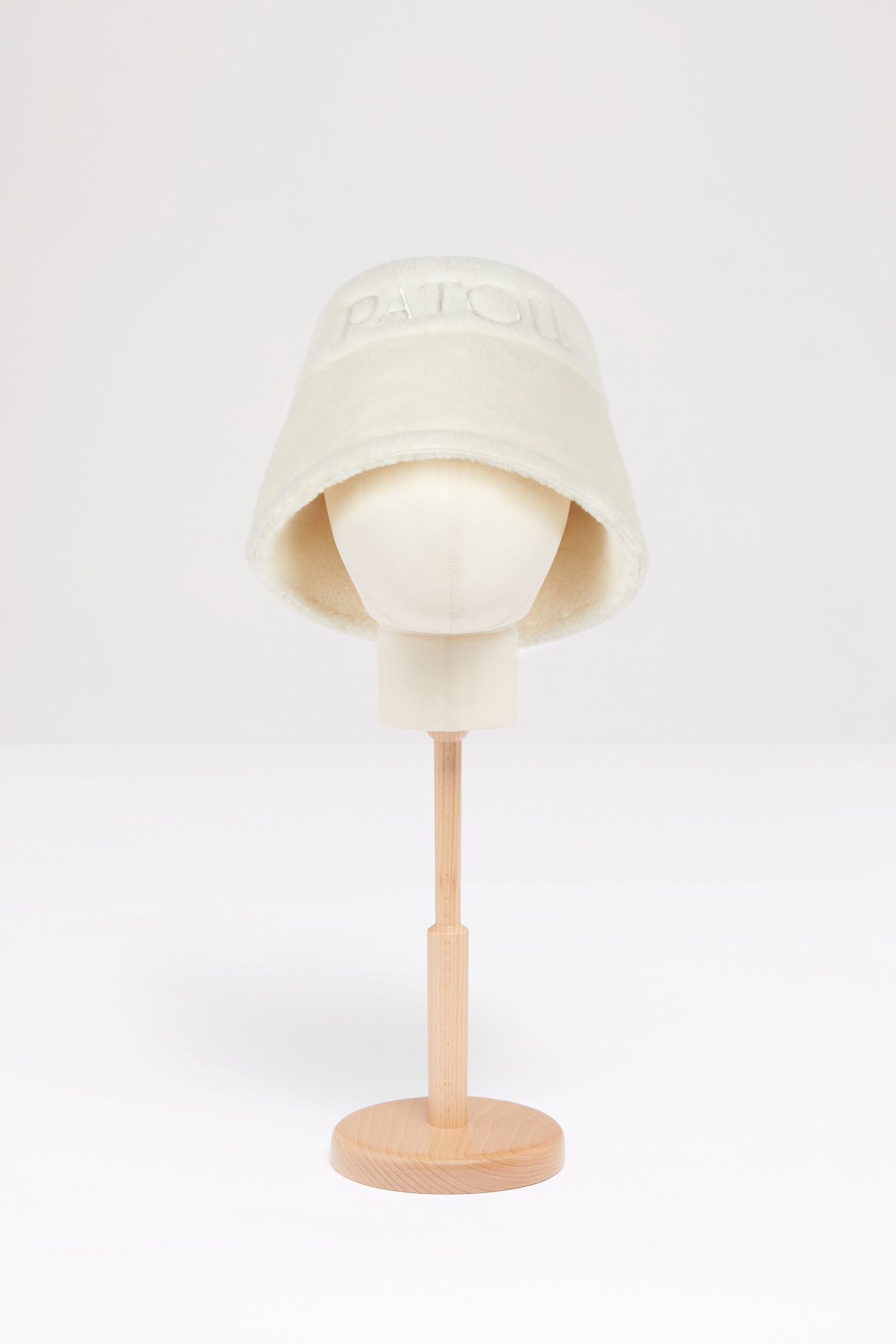 Patou Accessories H23AC0270157009A bob fausse fourrure blanc