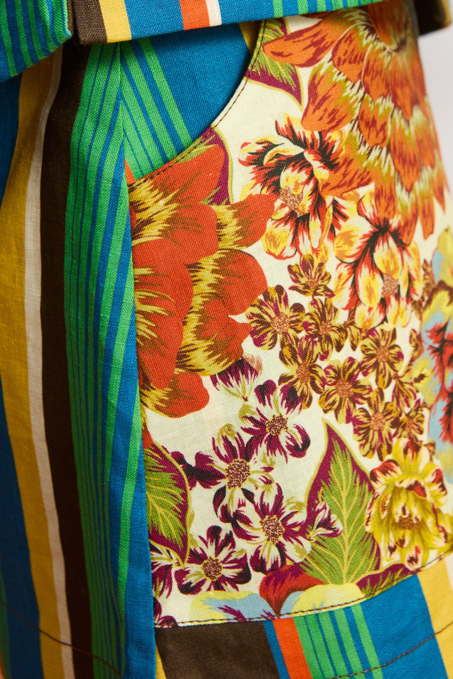 Alemäis Charlie mini-jupe en lin patchwork floral