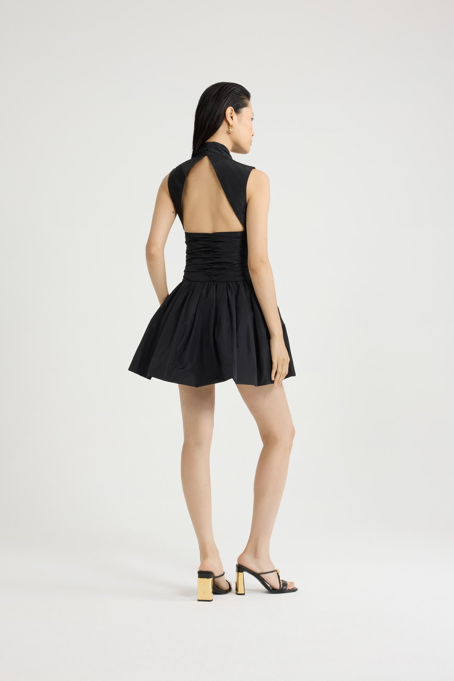 Patou Cérémonie mini robe faille recyclée noire dos nu