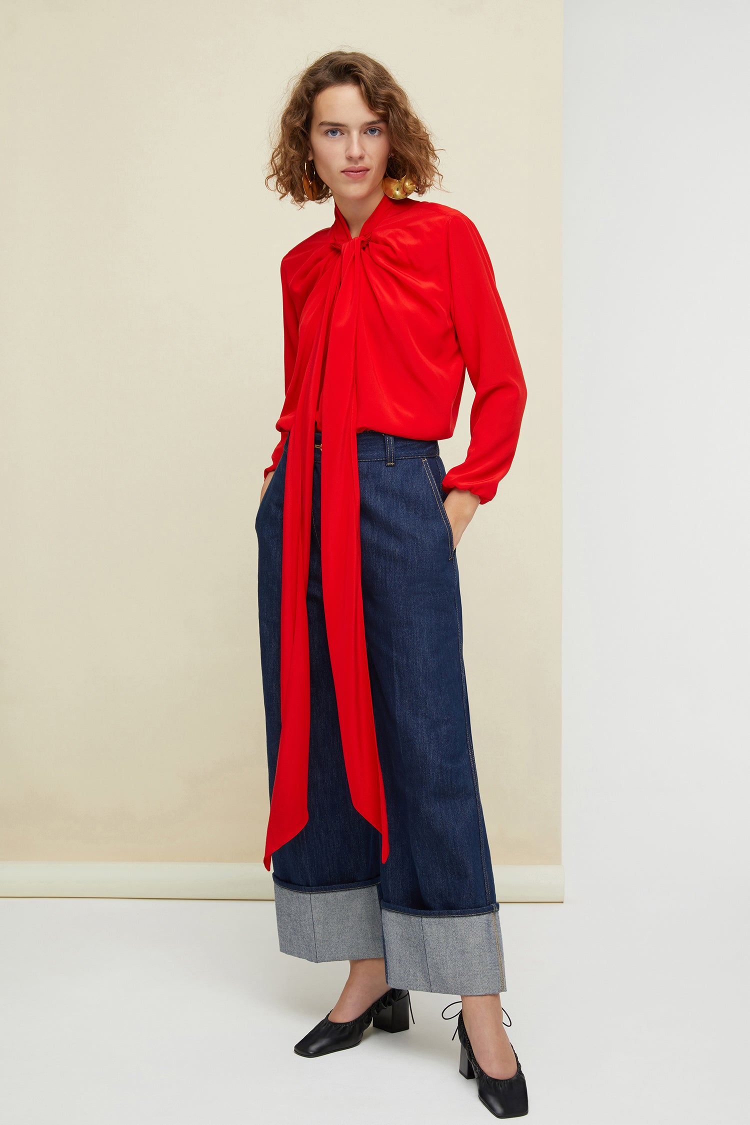 Patou OU006 bomber rouge soie col lavallière