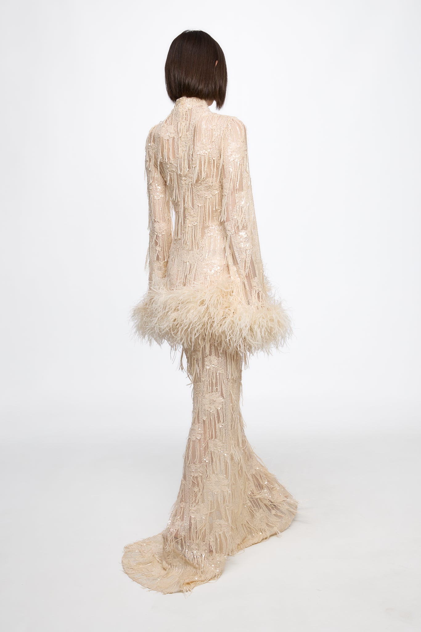 ATU Body Couture Sequins and Feathers robe vanille plumes S