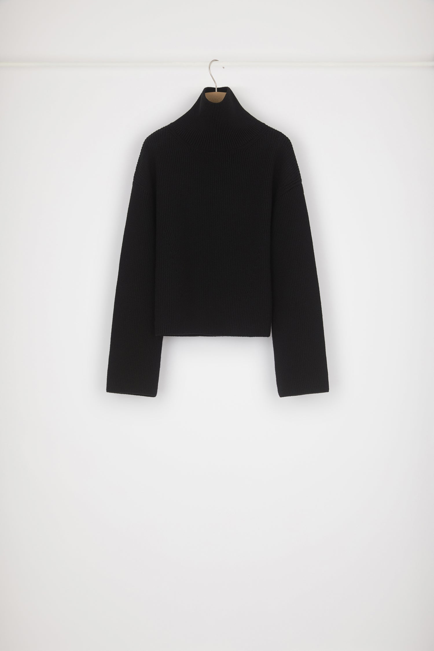 Patou Knitwear H22KN092 pull mérinos noir col roulé