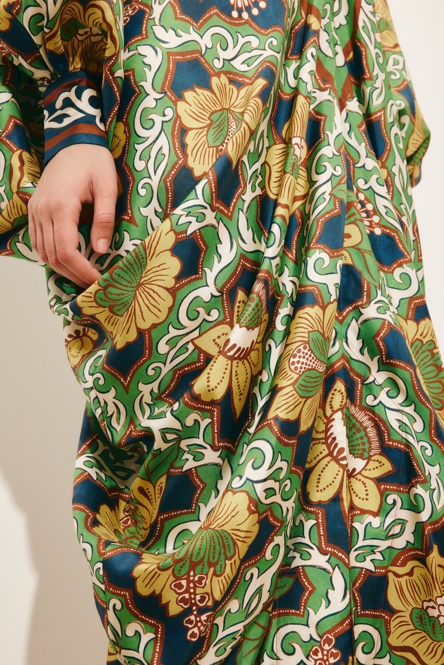 Alemaïs Liana V Neck Silk Midi robe midi soie taille 10