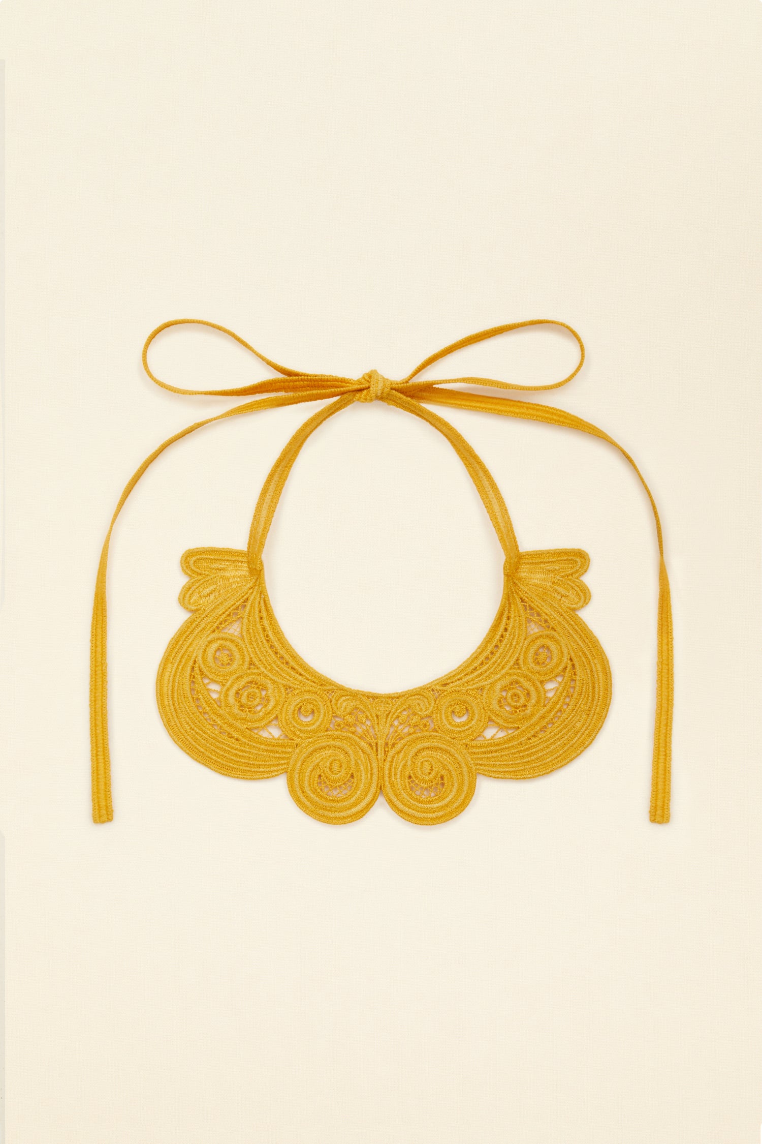 Patou AC018 collier guipure fleur miel