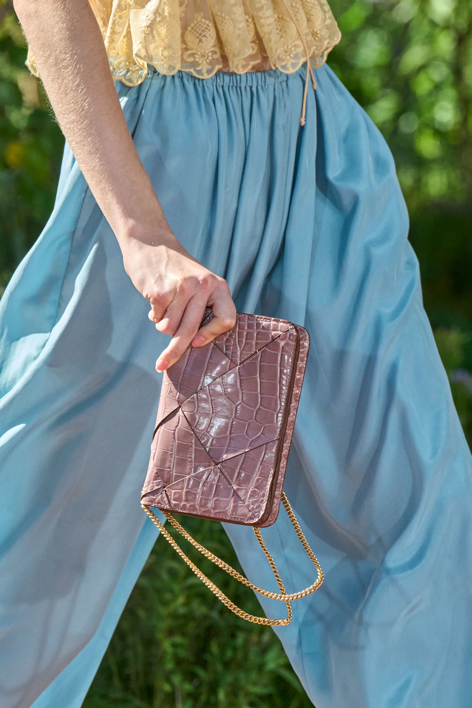 Ulla Johnson Charlotte Flap Bag sac Rosa croco chaîne