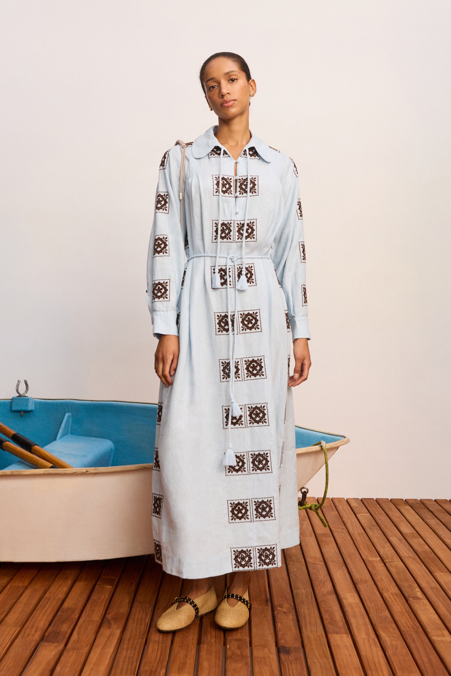 Alemaïs Grace Midi Robe chemise lin brodée