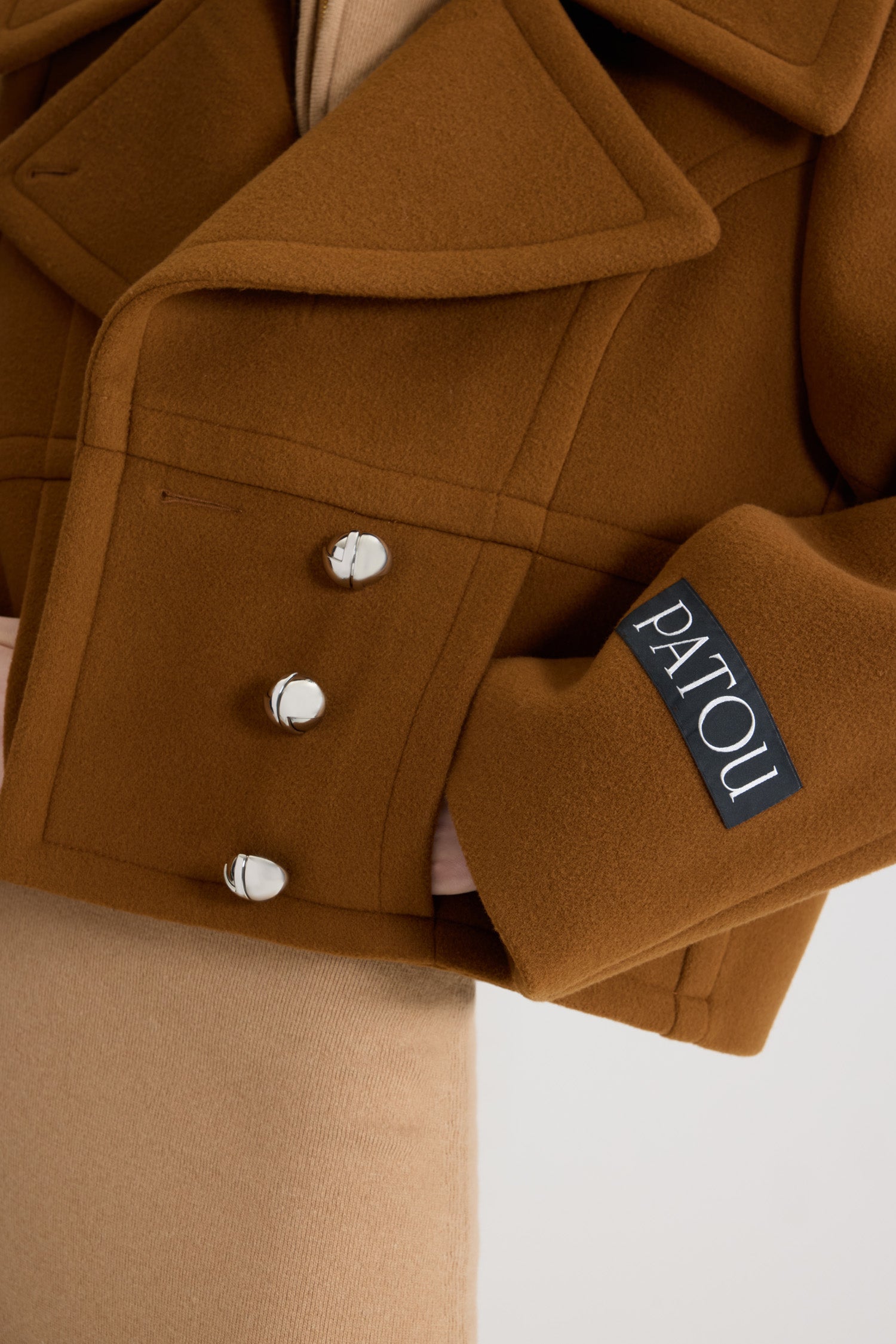 Patou H25CO031 manteau court laine marron