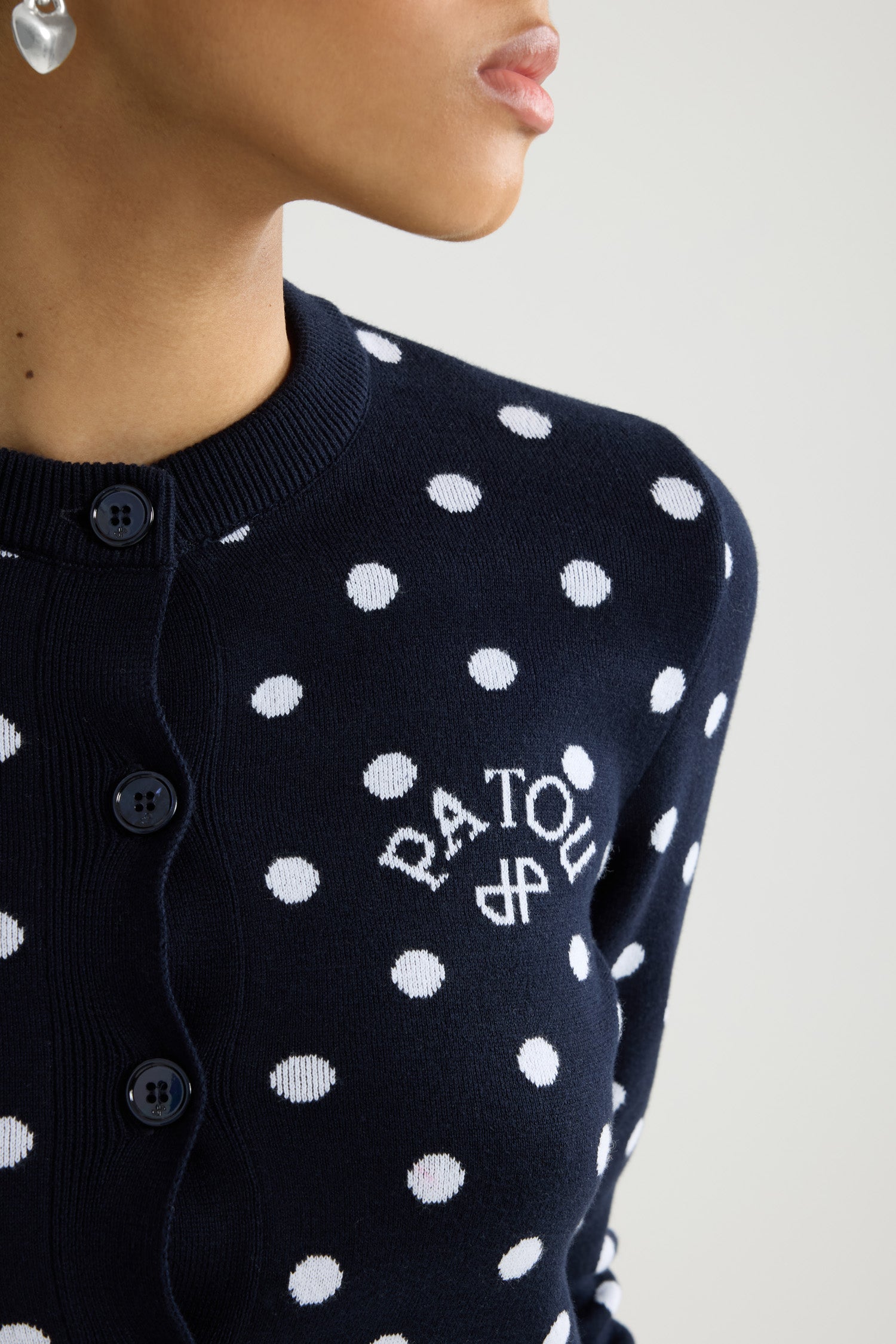 Patou KN316 gilet cardigan pois bleu coton bio
