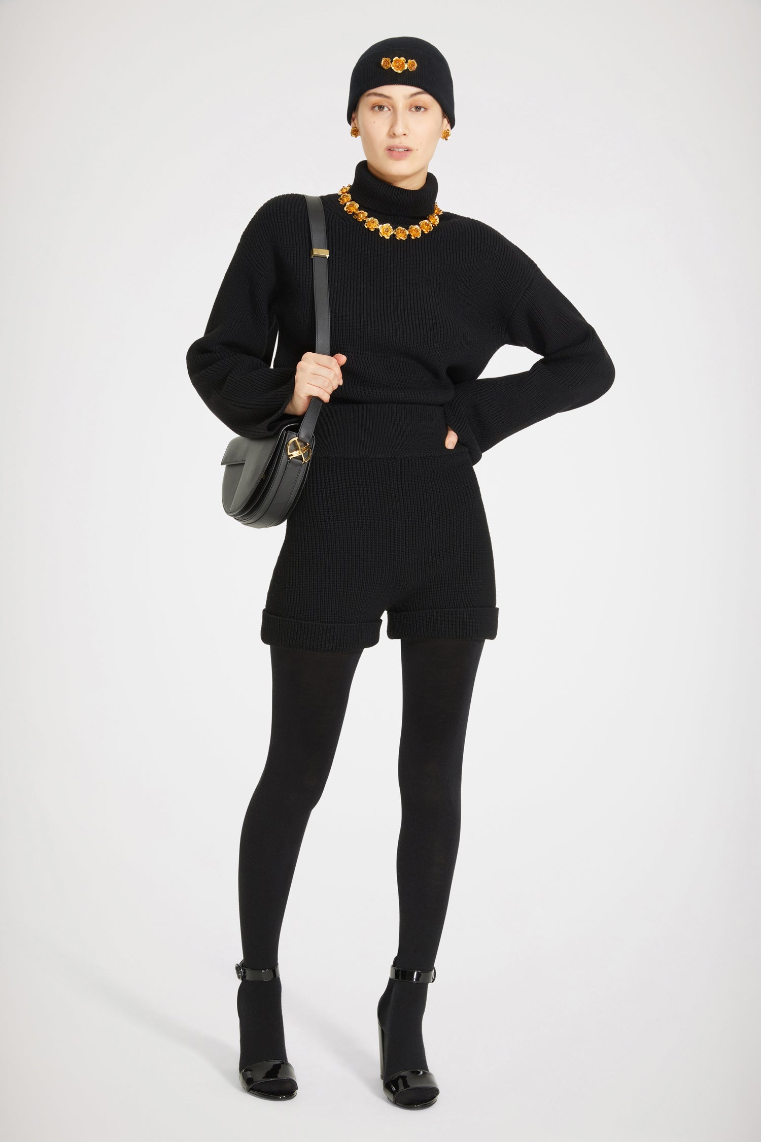 Patou Knitwear H22KN092 pull mérinos noir col roulé