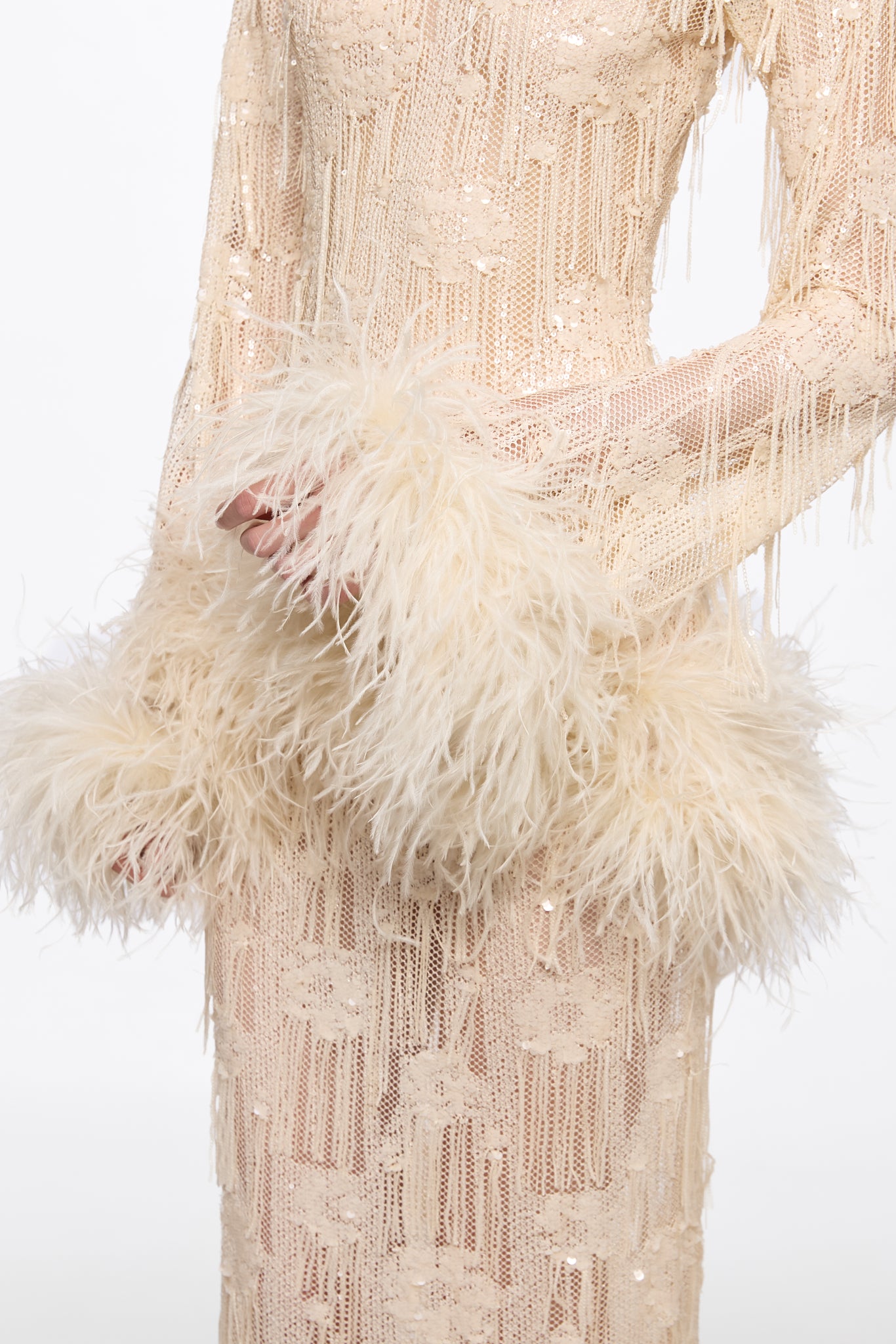 ATU Body Couture Sequins and Feathers robe vanille plumes S