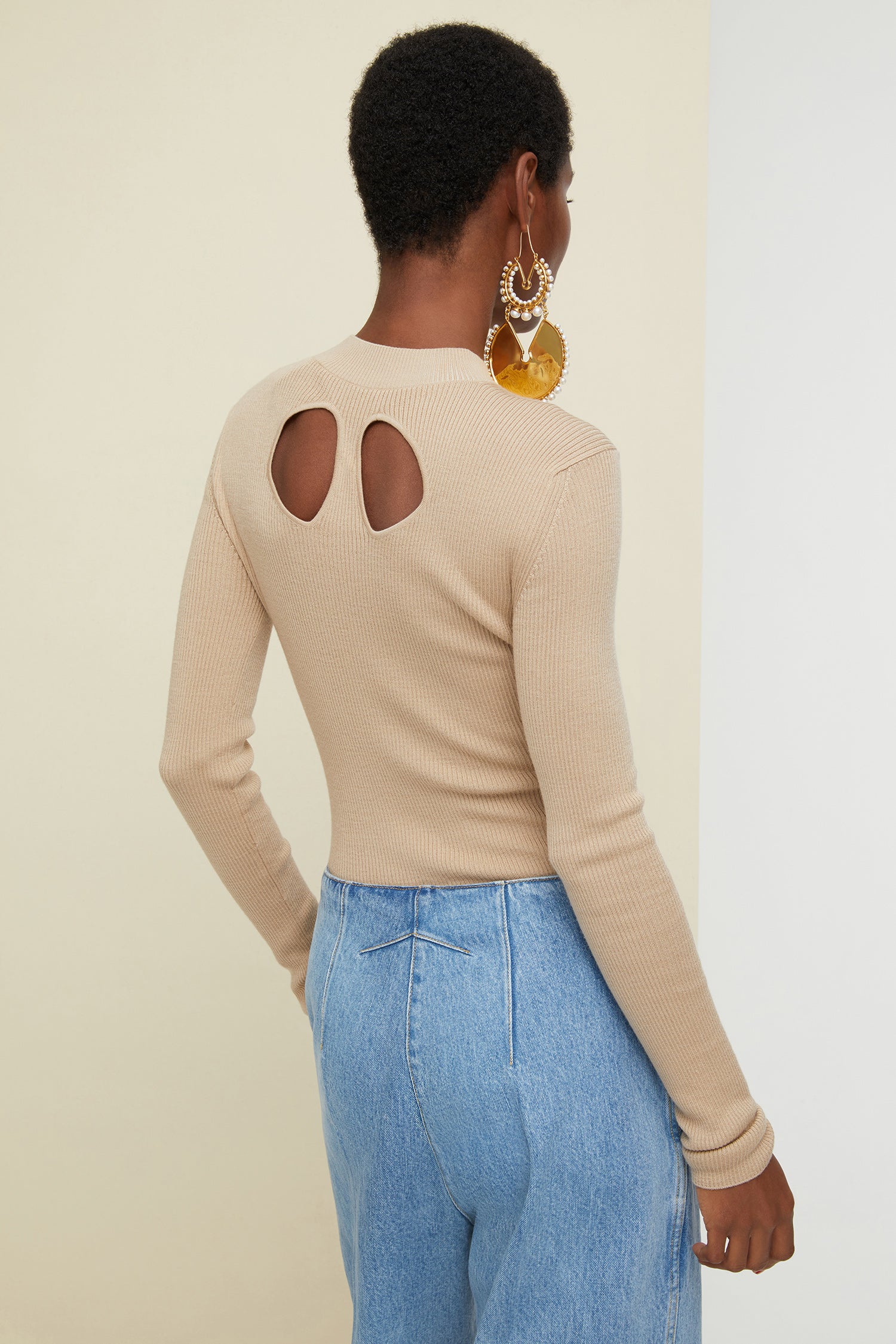 Patou KN020 pull laine et soie sable dos découpé