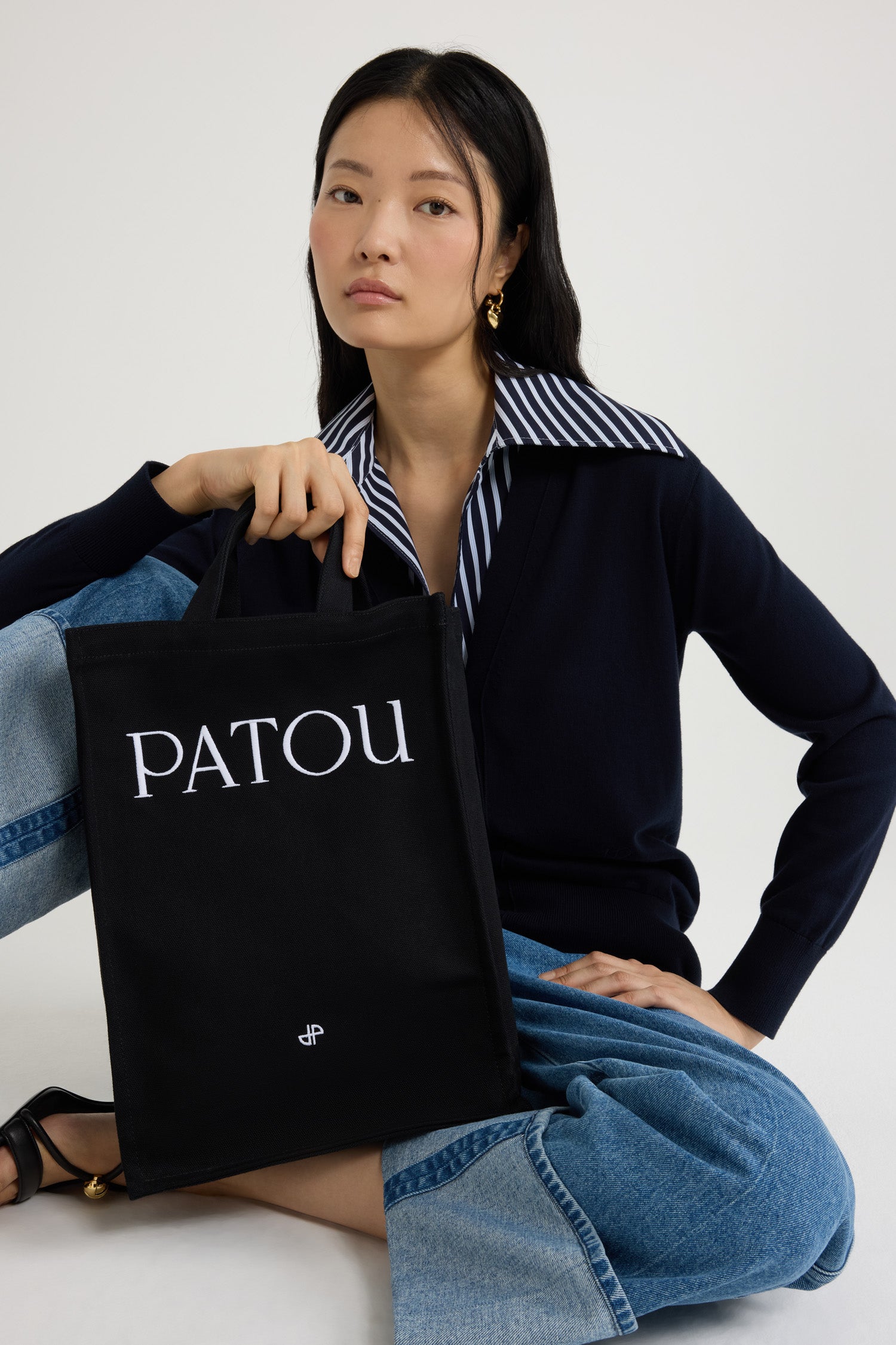 Patou AC062 tote toile coton noir vertical logo