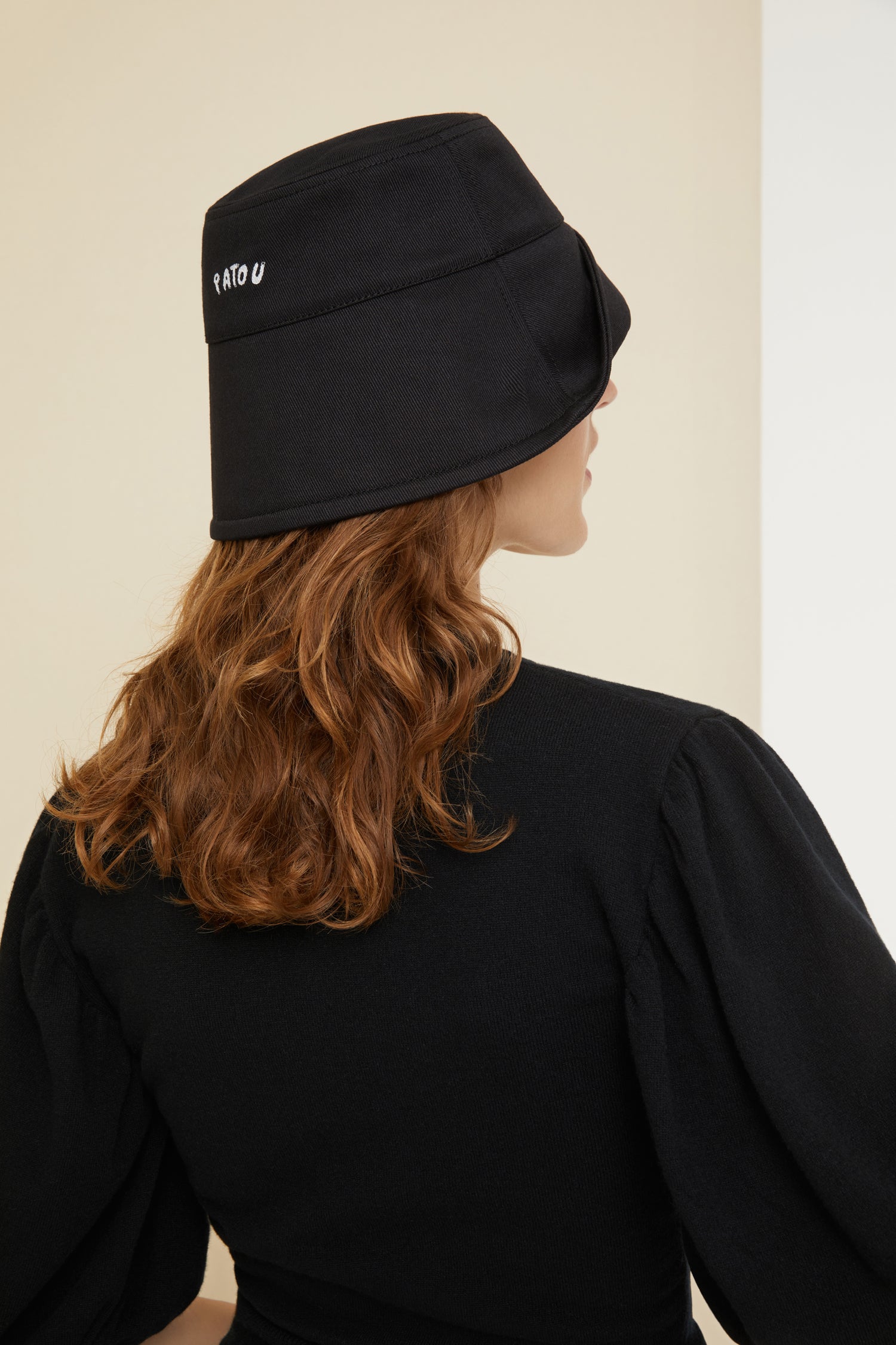 Patou P22AC027 bob Barbamama coton bio noir S L