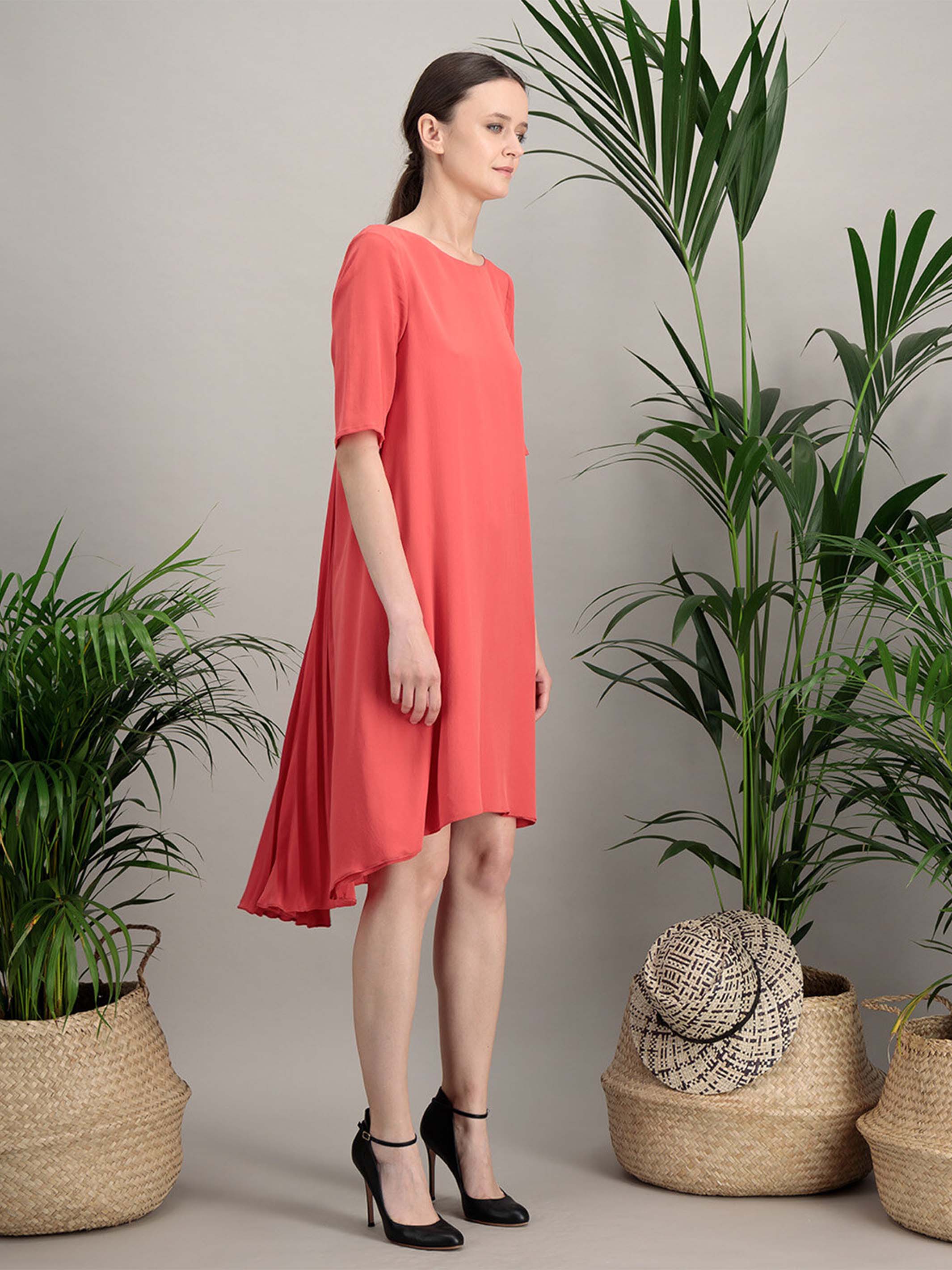 Anahide Saint André Marino robe plissée corail crêpe soie