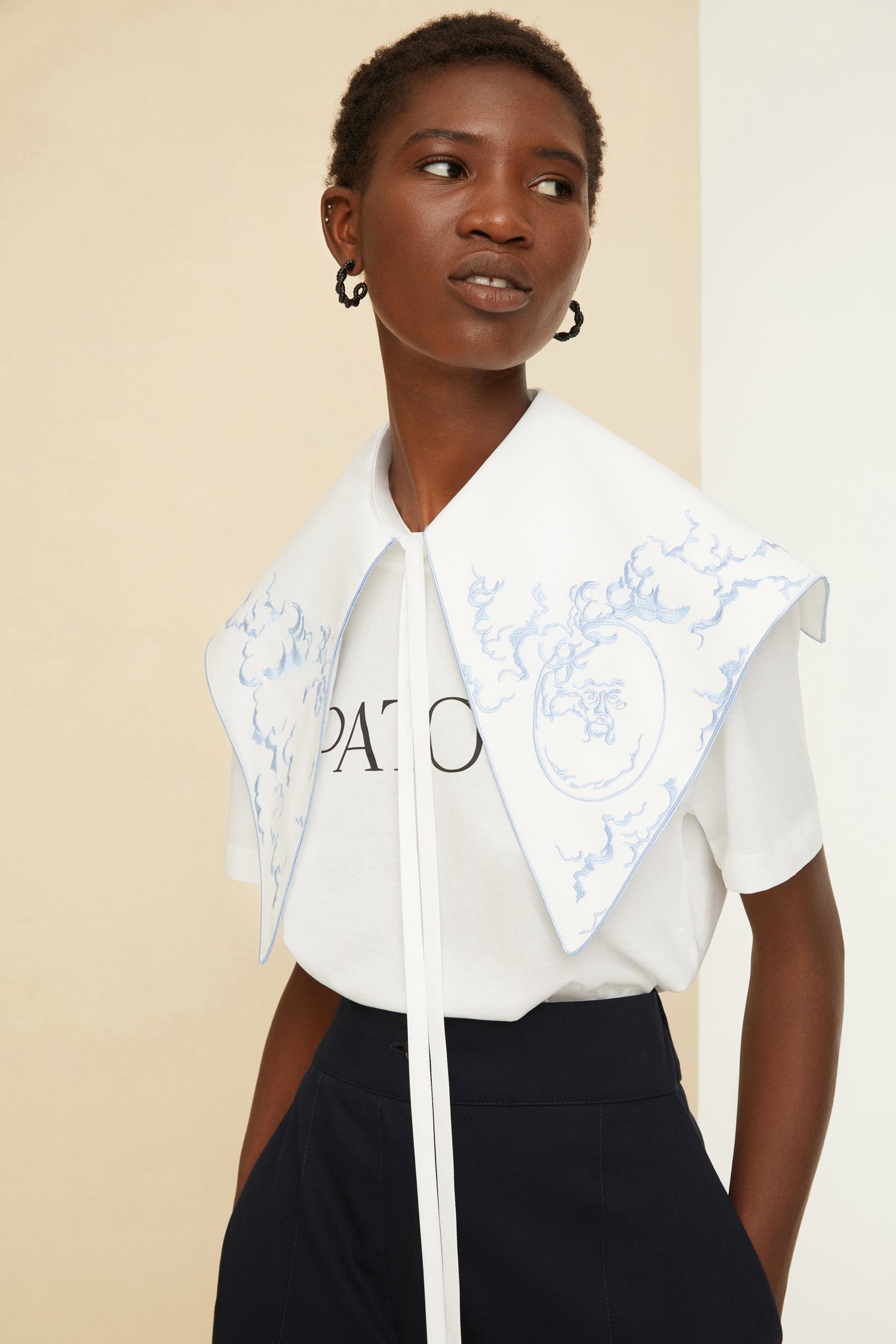 Patou AC033 col blanc coton bio brodé